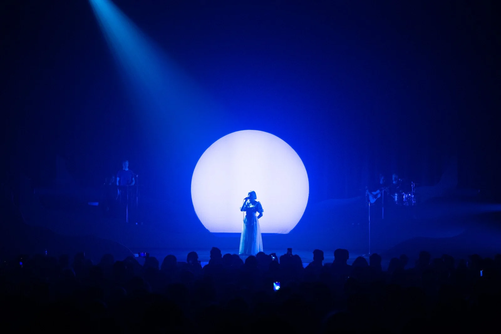 AURORA - UK Tour 2022 | Lighting Direction
[project:aurora]
[url:/project-aurora]