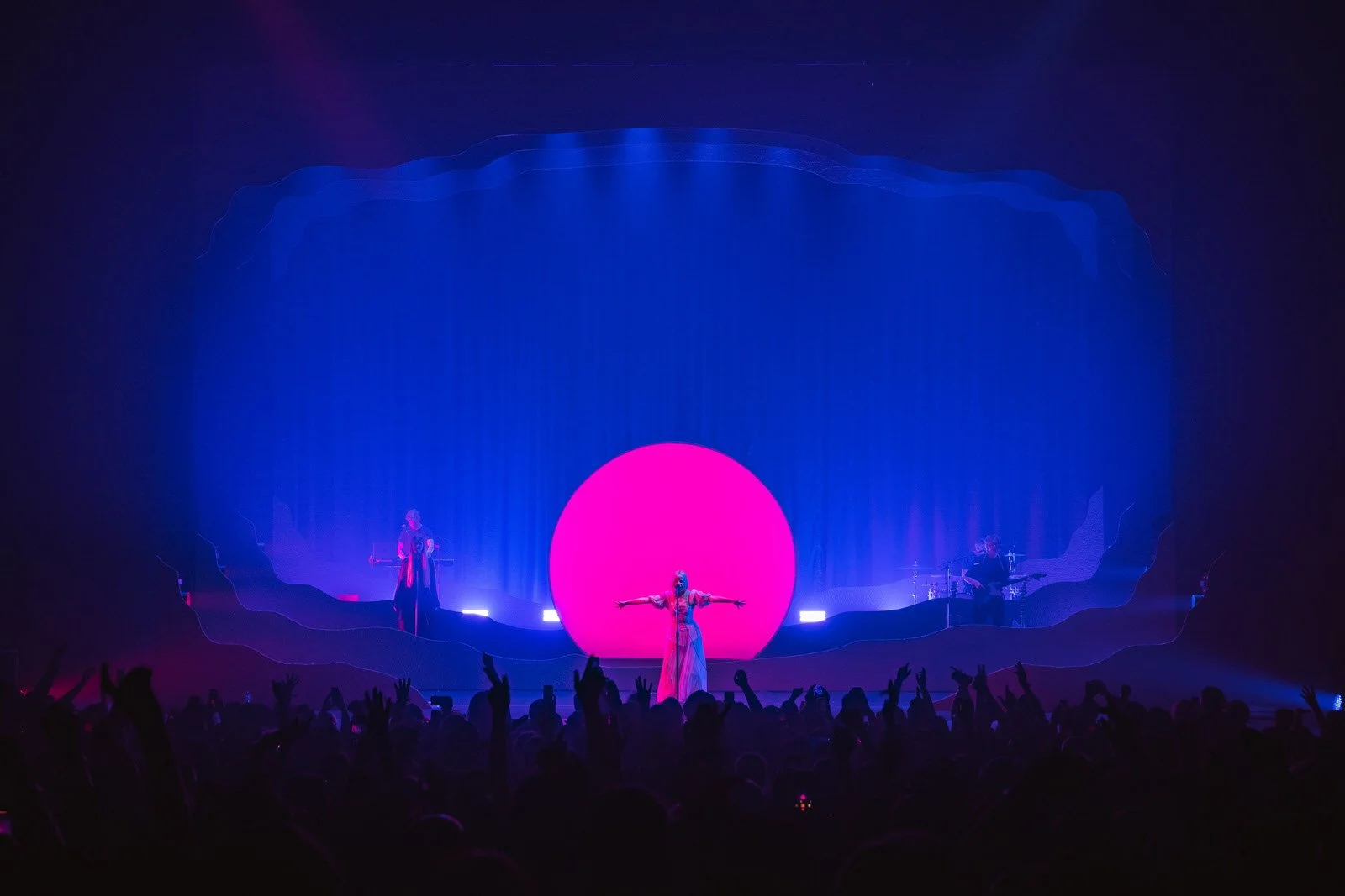 AURORA - UK Tour 2022 | Lighting Direction
[project:aurora]
[url:/project-aurora]