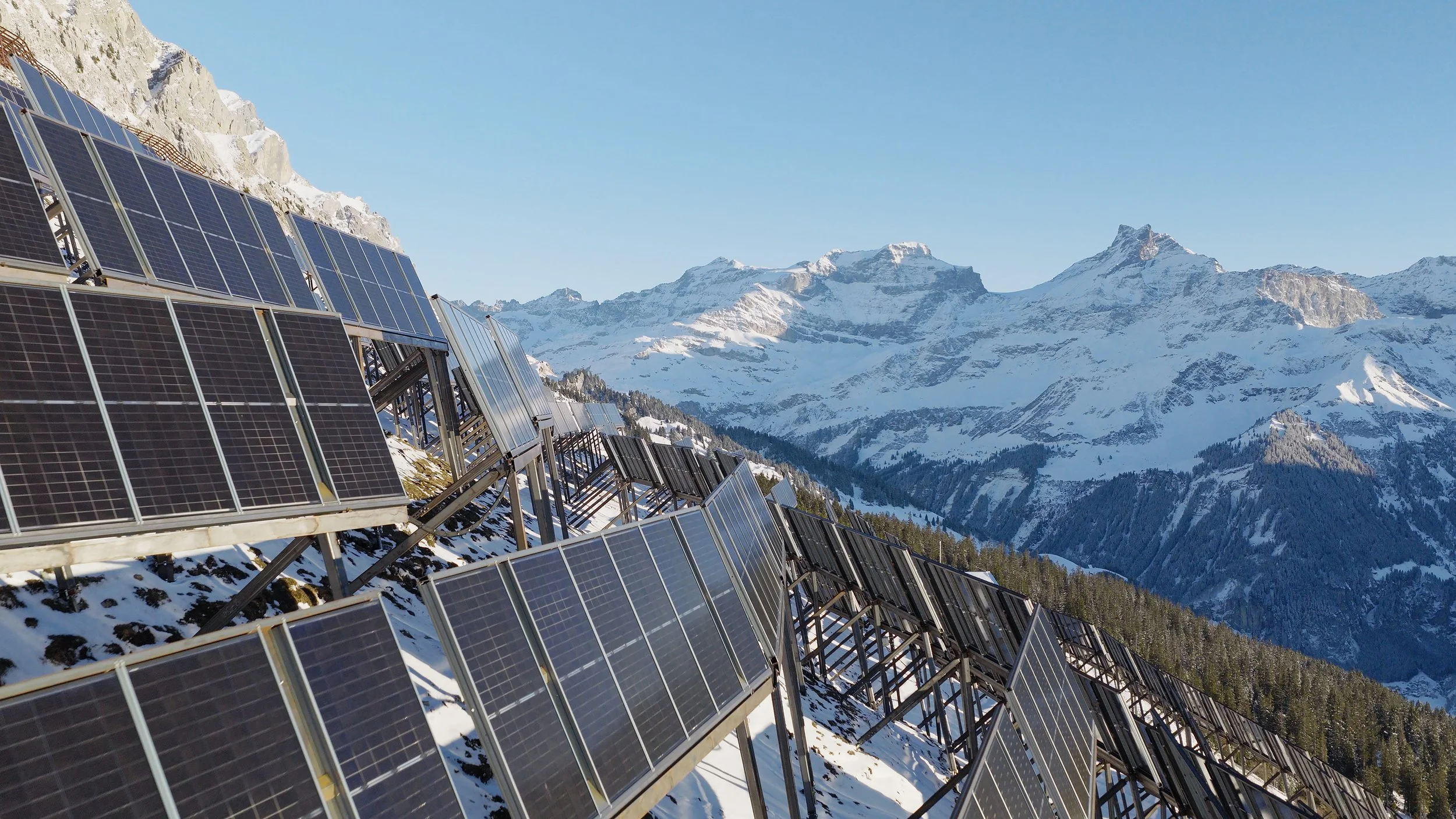 Alpine Photovoltaikanlage Sidenplangg überzeugt mit gutem Produktionsstart
