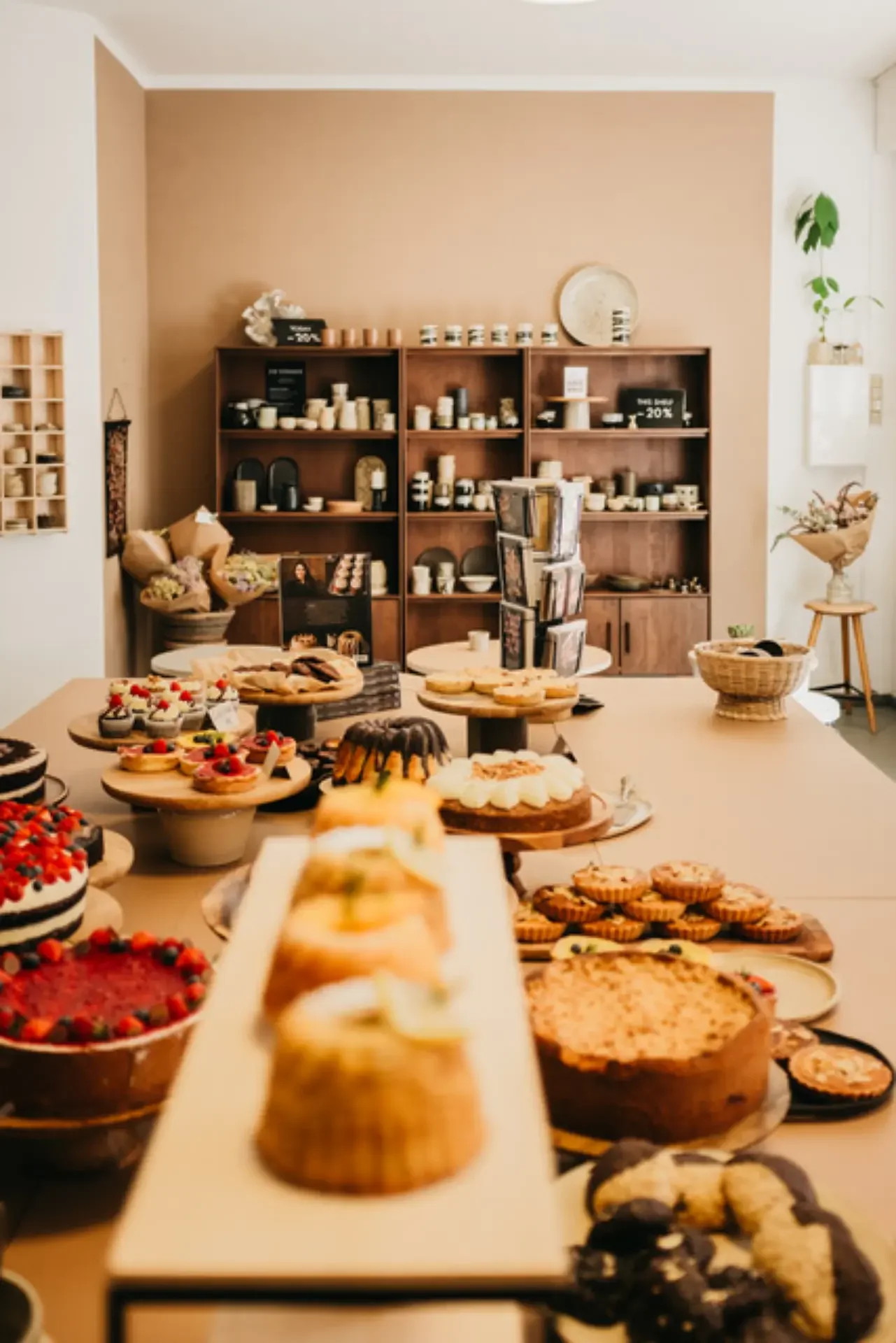 Dessert table featuring handmade cakes and seasonal pastries by dilekerei