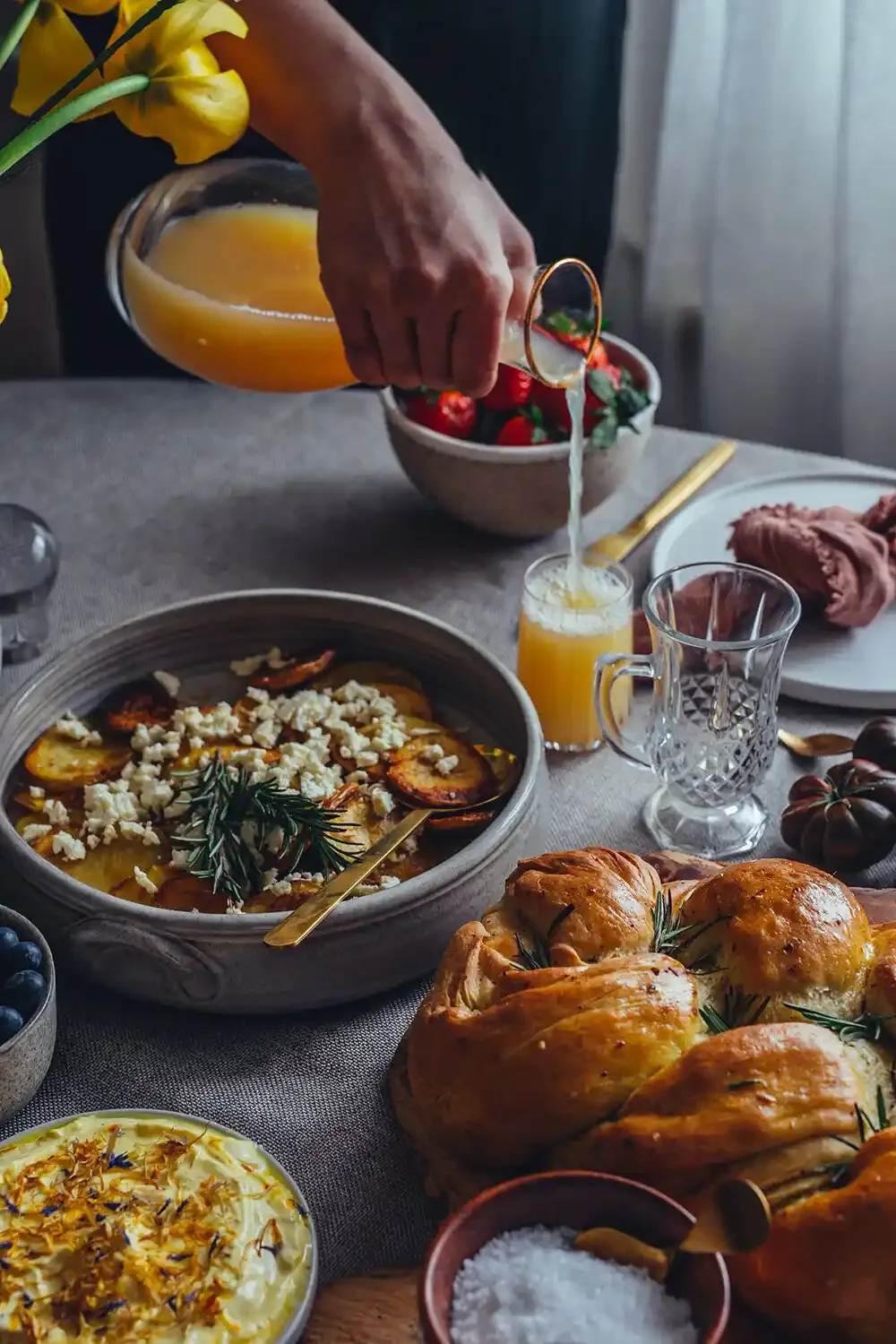 dilekerei-ischta-challah-bread-feta-saffron-dip.webp