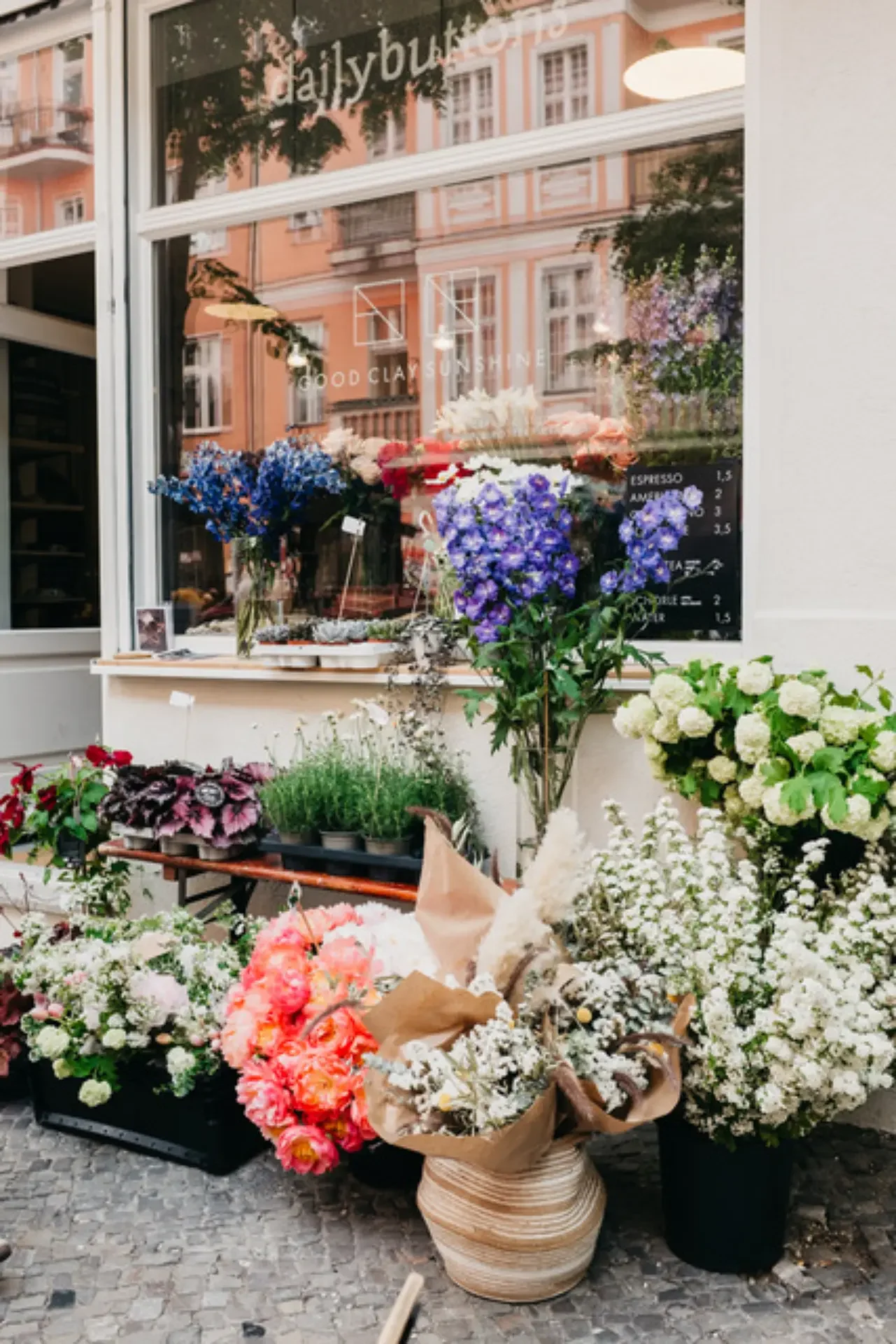 Flowers outside dilekerei cake sale pop-up in Berlin