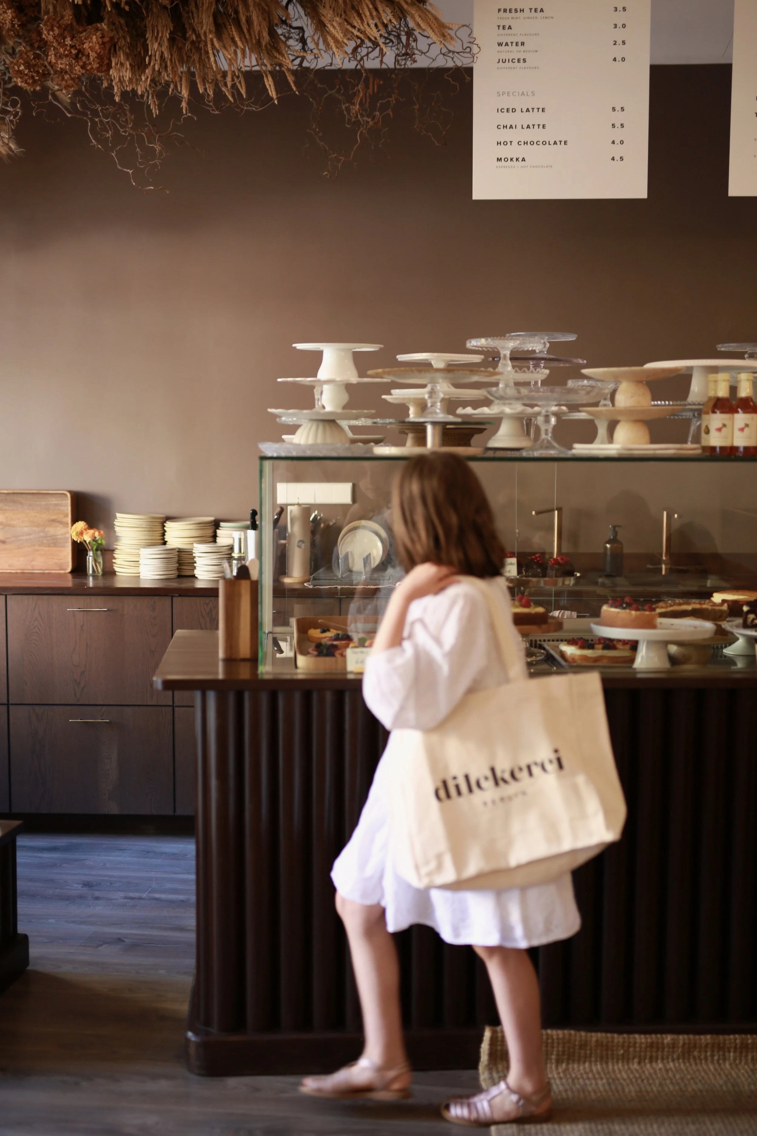 dilekerei-tote-bag-girl.jpg