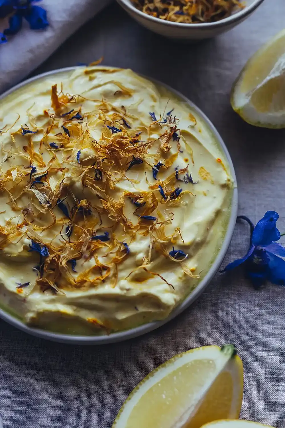 dilekerei-ischta-challah-bread-saffron-dip-lemon.webp