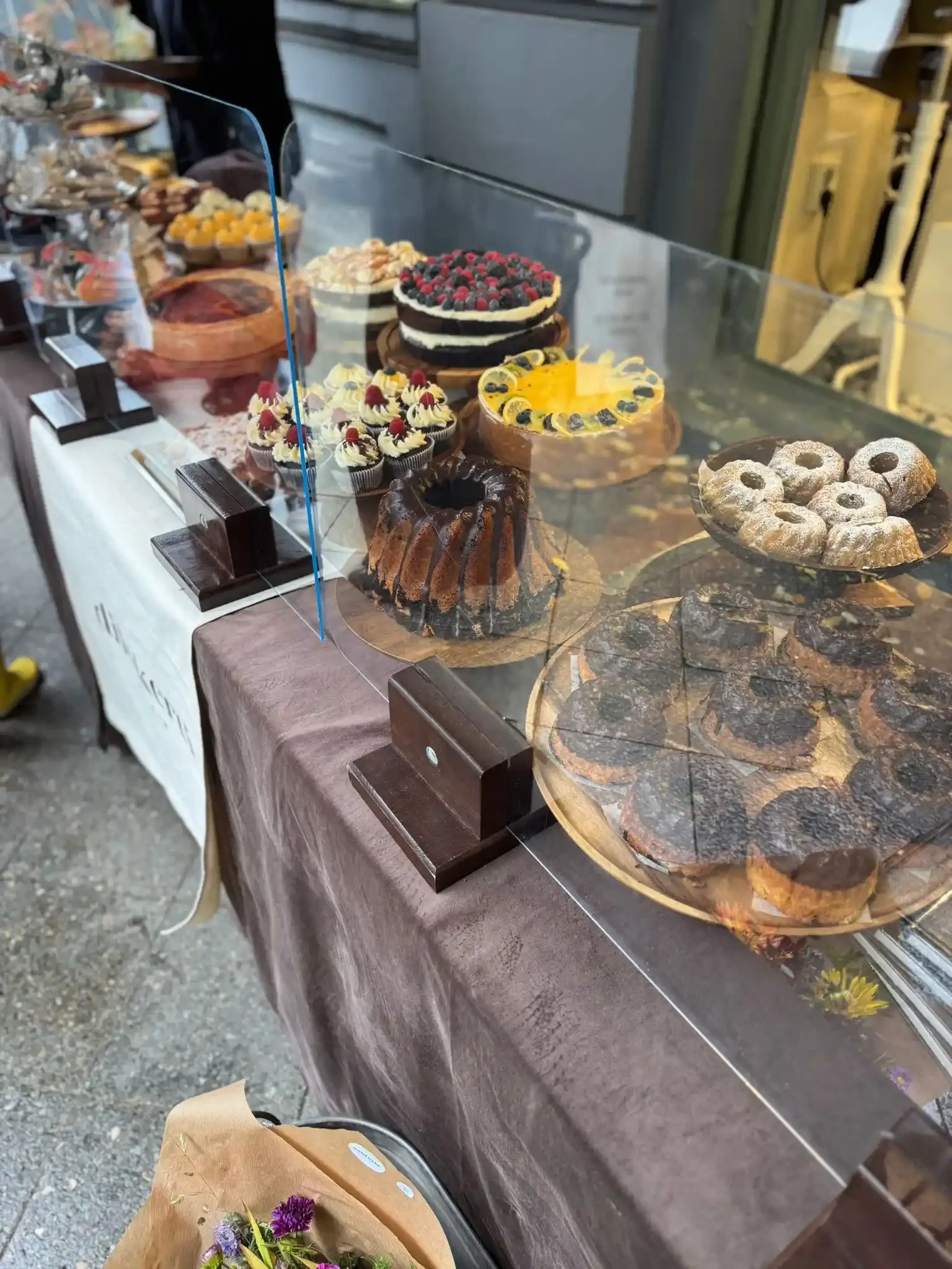 cakes, tartes and mini bundt cakes displayed on the table for dilekerei pop up