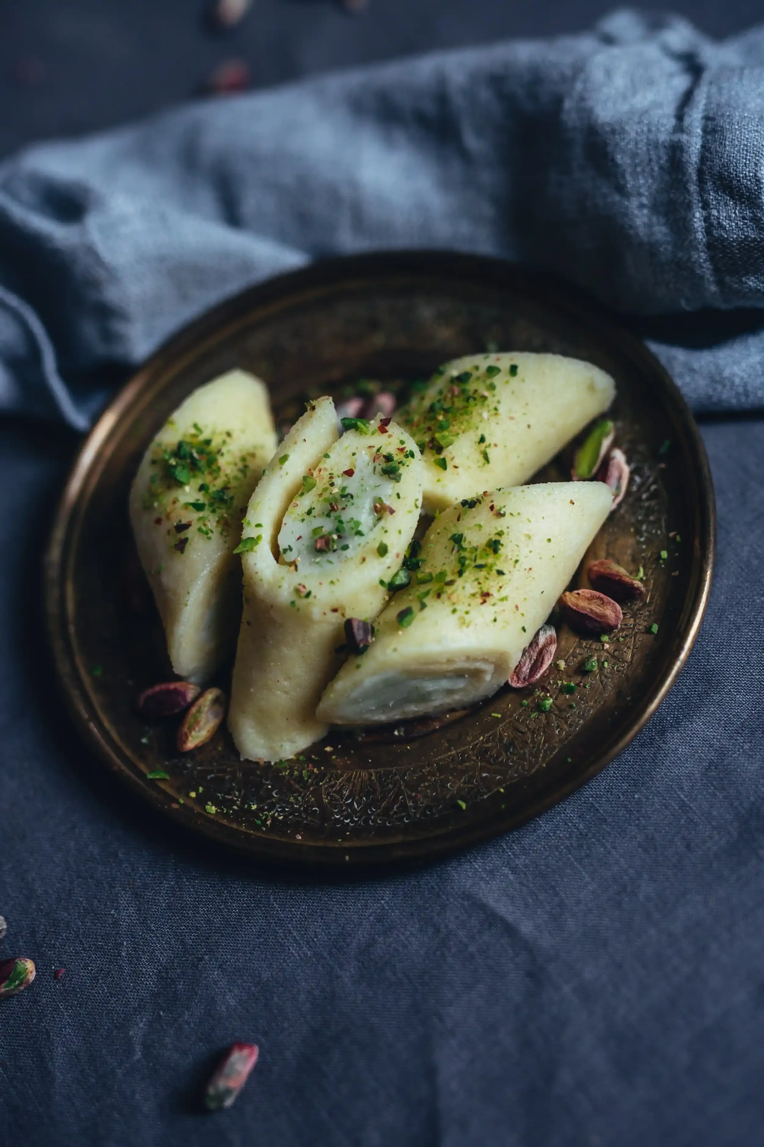ischta-dilekerei-sofra-semolina-cheese-dessert.webp