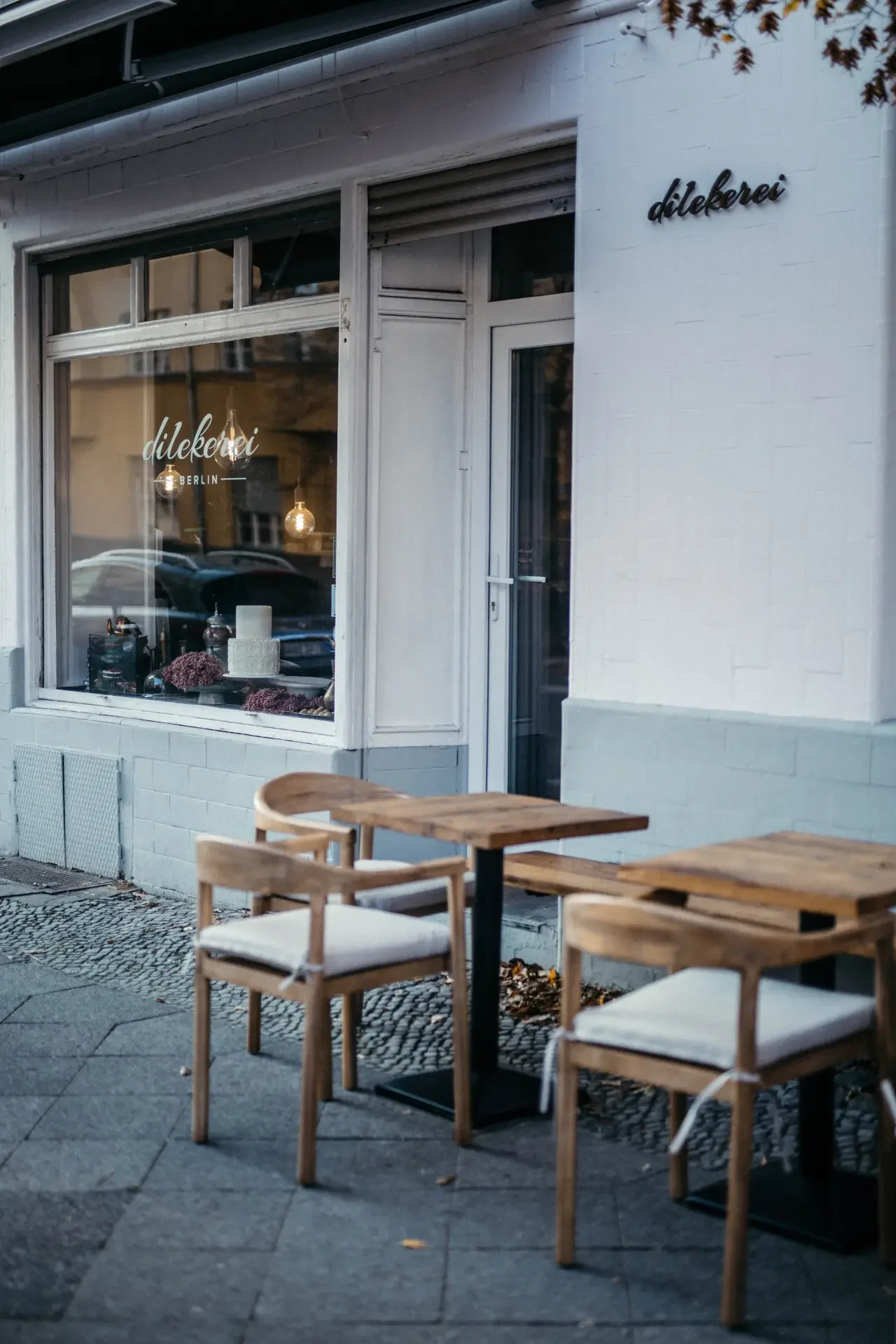 Outdoor seating area in front of Dilekerei café in Berlin
