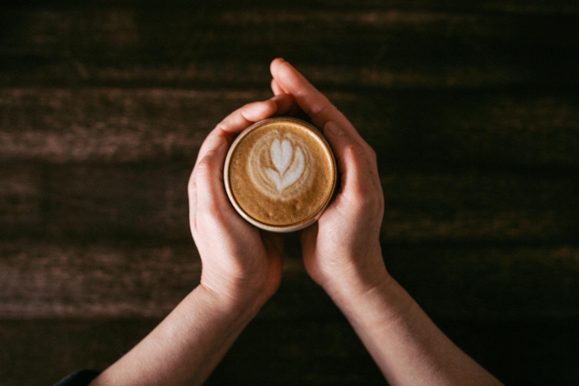 cappuccino-cups-ceramic-dilekerei-berlin-hands.jpg