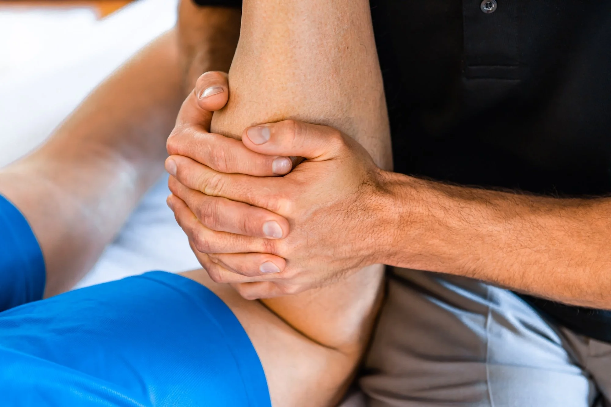 Osteopath working on a patient to help sports injuries and rehabilitation at Joint Mechanics Clinic Ashtead