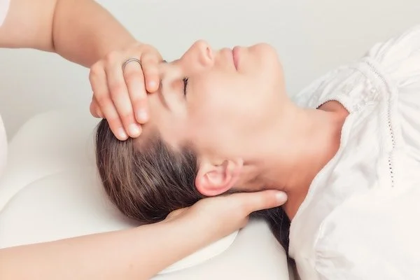 Osteopath working on a patient to alleviate headaches and migraines at Joint Mechanics Clinic Ashtead