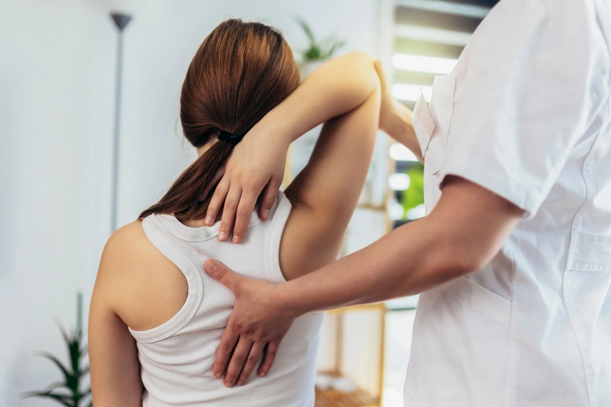 Osteopath working on a patient to alleviate postural imbalances at Joint Mechanics Clinic Ashtead