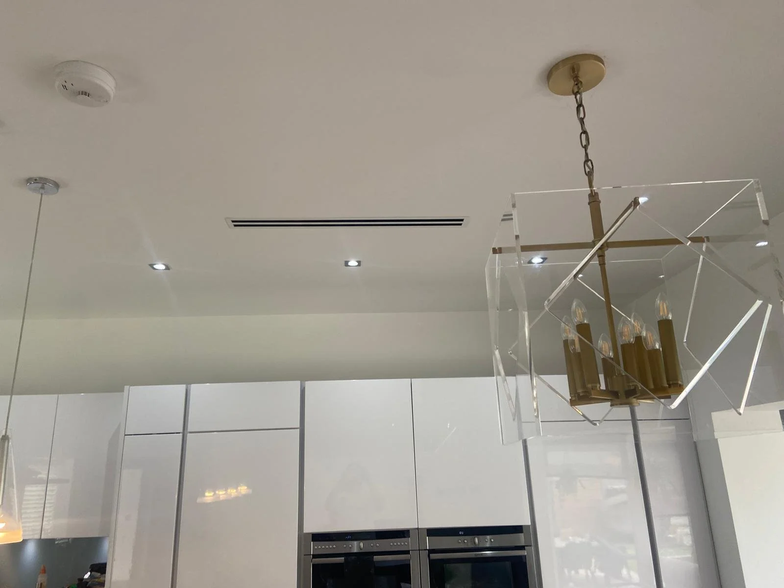 A ducted AC system adjustable louvre grille