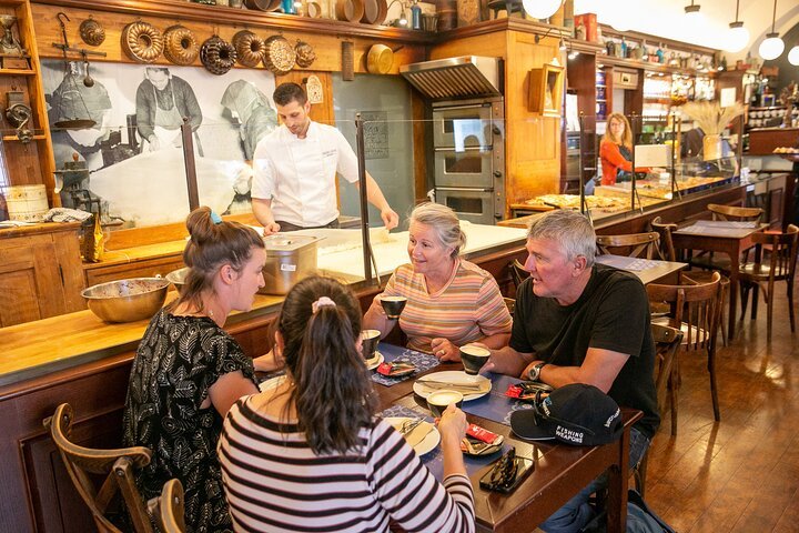 "This tour was absolute delight. We only were in Budapest for a few hours and Petra absolutely hit the high points and gave a great overview of the city." - Anna S.