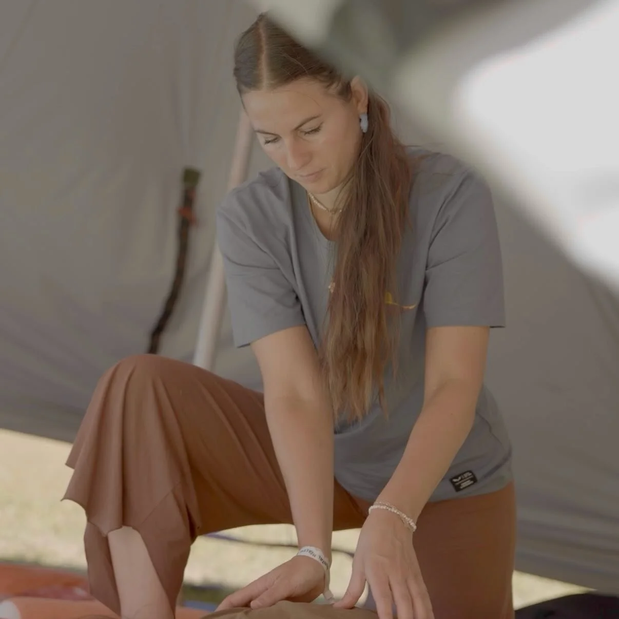 After we got our Level 1 certificate as a TCM Shiastu practitioner (2 more years before completing this program) my love @patriickconsolini and I travelled one month through Japan together🤍

In Shiatsu the person doing the treatment is called Tori.
