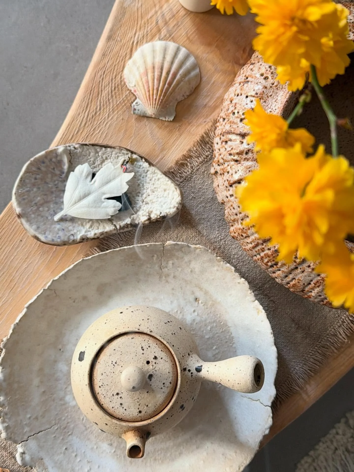 Tea altars in March 🍃
moments suspended sipping the clouds, the sky, the earth and the roots of humanity.

&ldquo;Li sta la guarigione e la possibilit&agrave; di ridare luce alle scintille di assoluto che cadono nel mondo per innalzarlo di nuovo al 