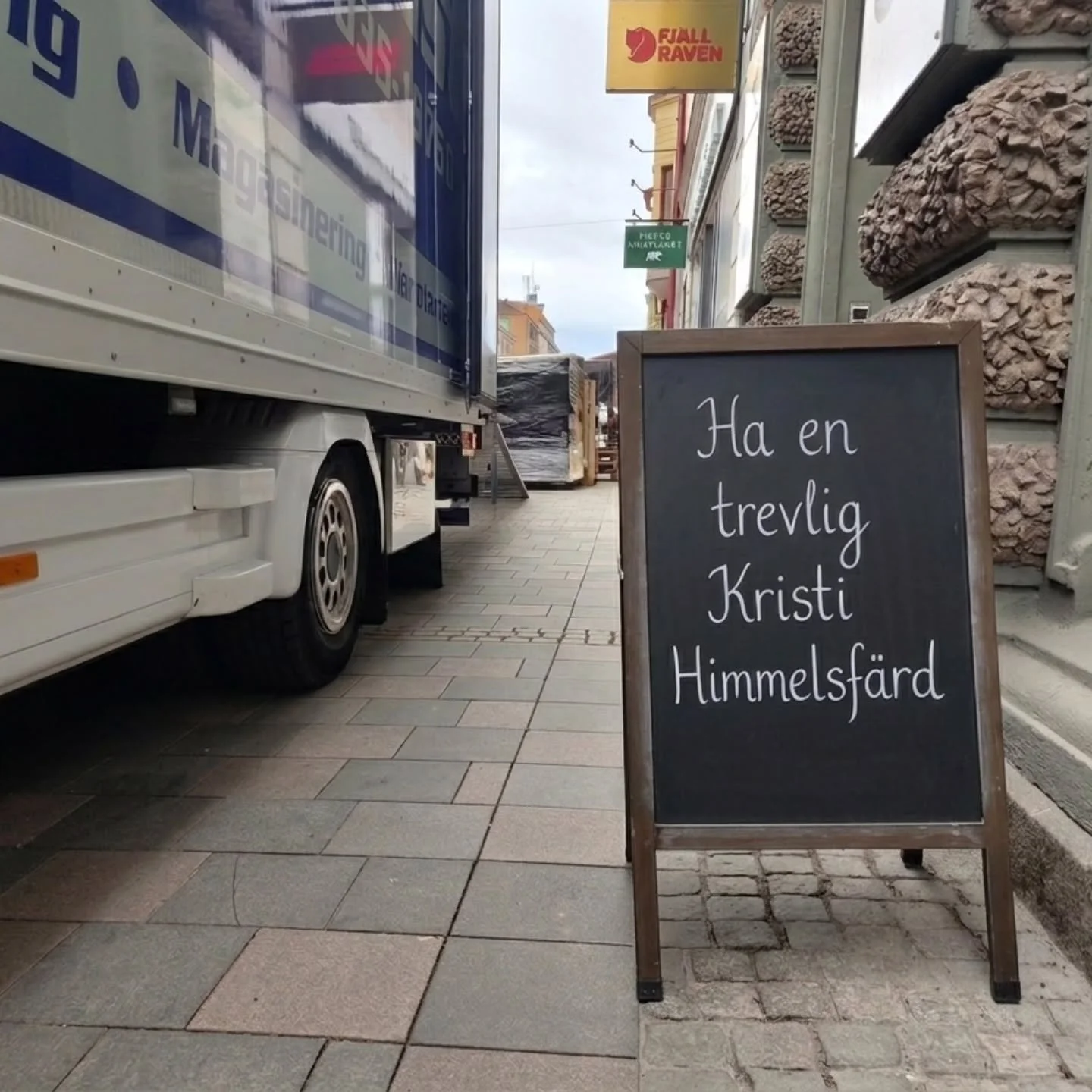 Trevlig Kristi Himmelsf&auml;rd

V&aring;ren &auml;r p&aring; G men det fina v&auml;dret och v&auml;rmen kommer inte f&ouml;rr&auml;n n&auml;sta vecka tydligen ☀️

www.budtjanst.com

#Halmstad #HalmstadCity #Flytt #Kl&auml;mdag #flyttj&auml;nster
