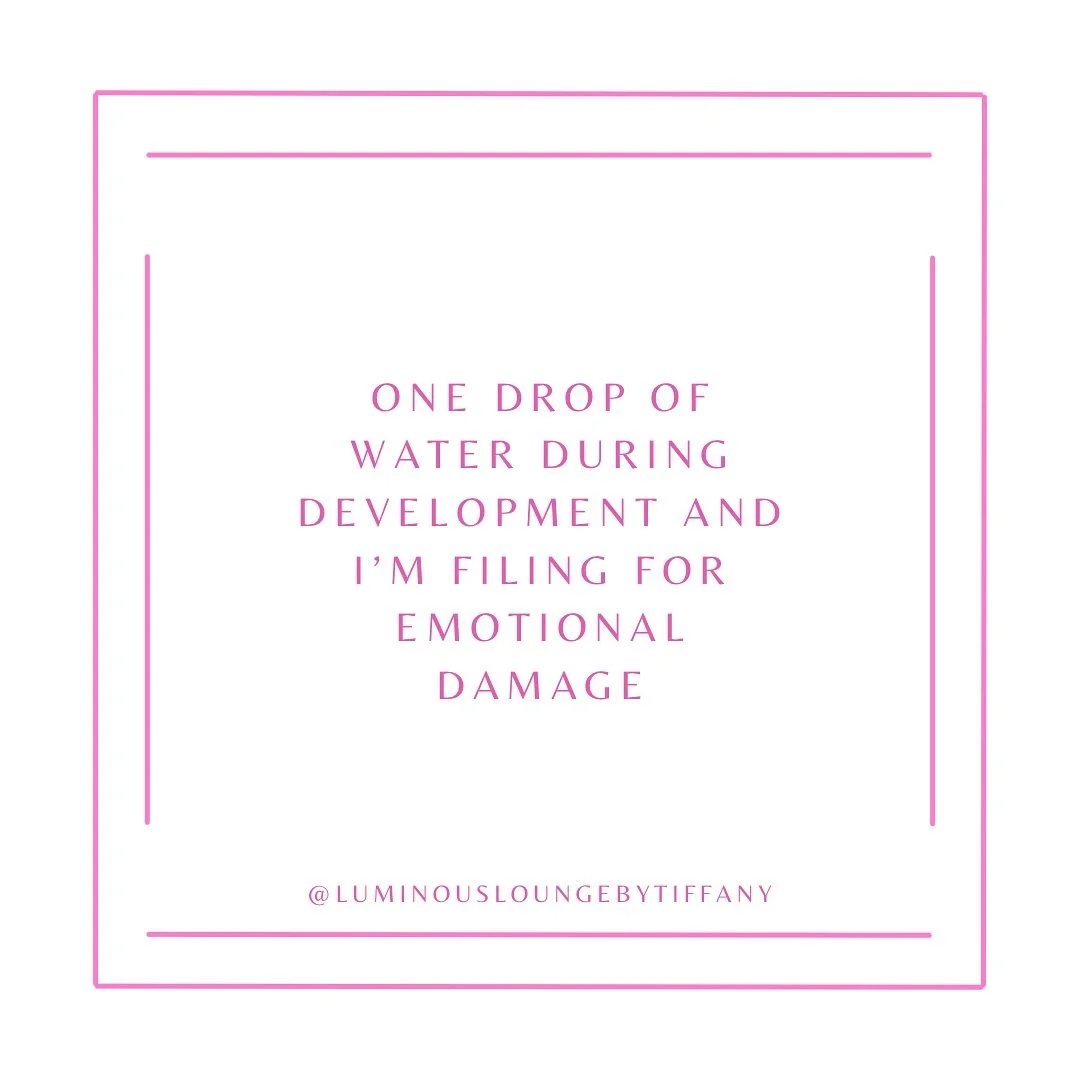 ☝️ One drop of water and it&rsquo;s over. 
If you know, you know!
Spray tan besties understand the struggle &mdash; protect that glow like it&rsquo;s your job! ✨

Description:
When your spray tan is developing, water is the enemy. Even a tiny drop du