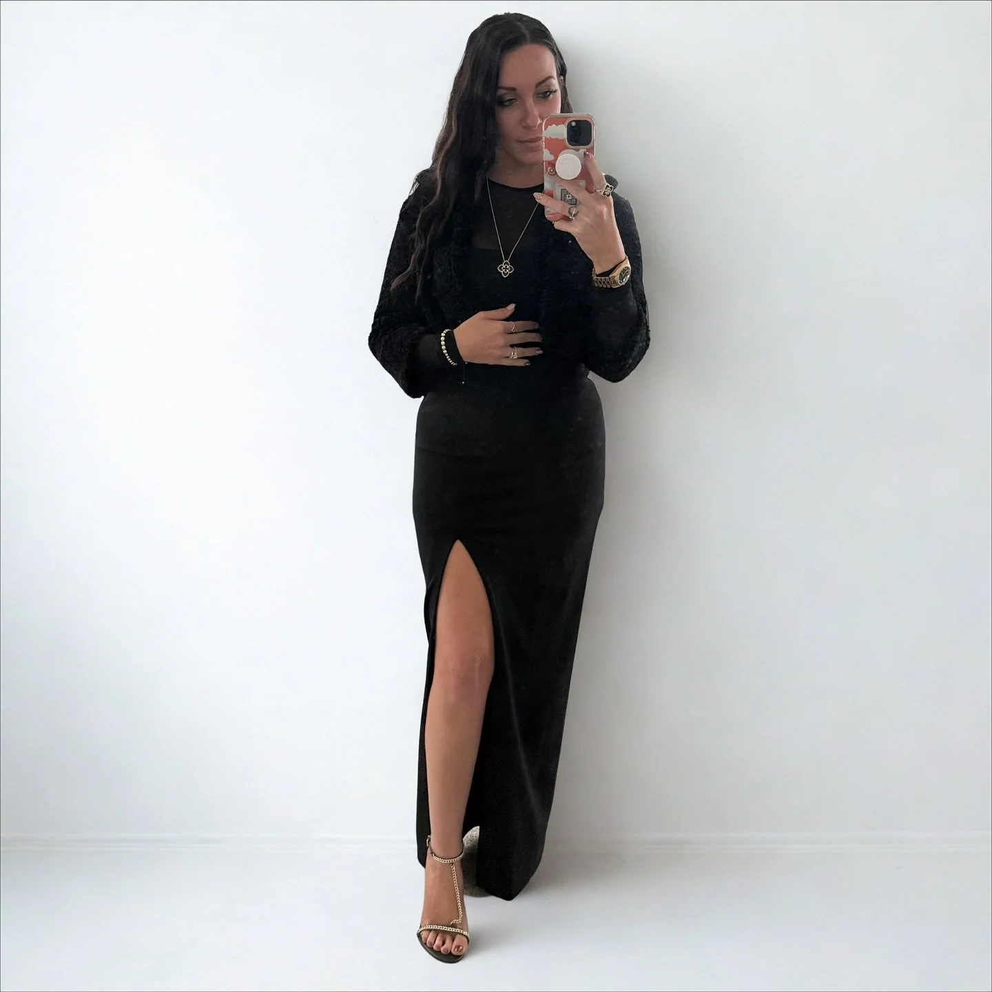 ✨Even the Grinch couldn&rsquo;t steal this glow✨
When you show up bronzed, confident, and glowing &mdash; no one can dim your boss babe energy. 💅🏽💼

Whether it&rsquo;s a holiday party, work event, or a night where you just want to feel unstoppable