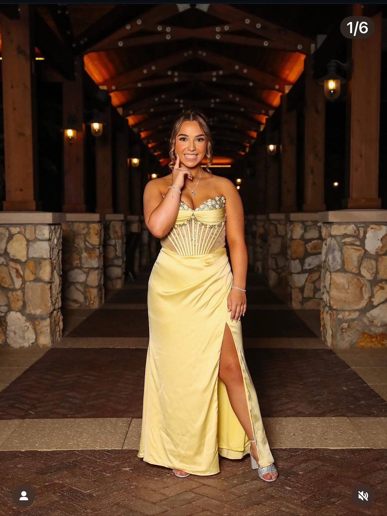 ✨ Homecoming Glow Goals! ✨

My beautiful client came ready to shine &mdash; and this golden tan completed her look perfectly 💛
A flawless spray tan doesn&rsquo;t just complement your dress&hellip; it completes the whole vibe.

Whether it&rsquo;s a b