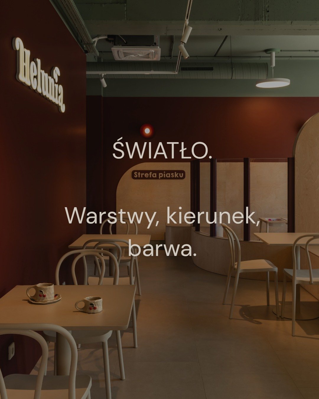 Przy ponad 220 m&sup2; powierzchni . Światło dzieli przestrzeń tam, gdzie nie ma ścian.

W Heluni  światło jest warstwowe.  Prowadzi wzrok do najważniejszych miejsc, dzięki temu wnętrze jest czytelne od wejścia. Temperatura barwowa jest ciepła, bo ci