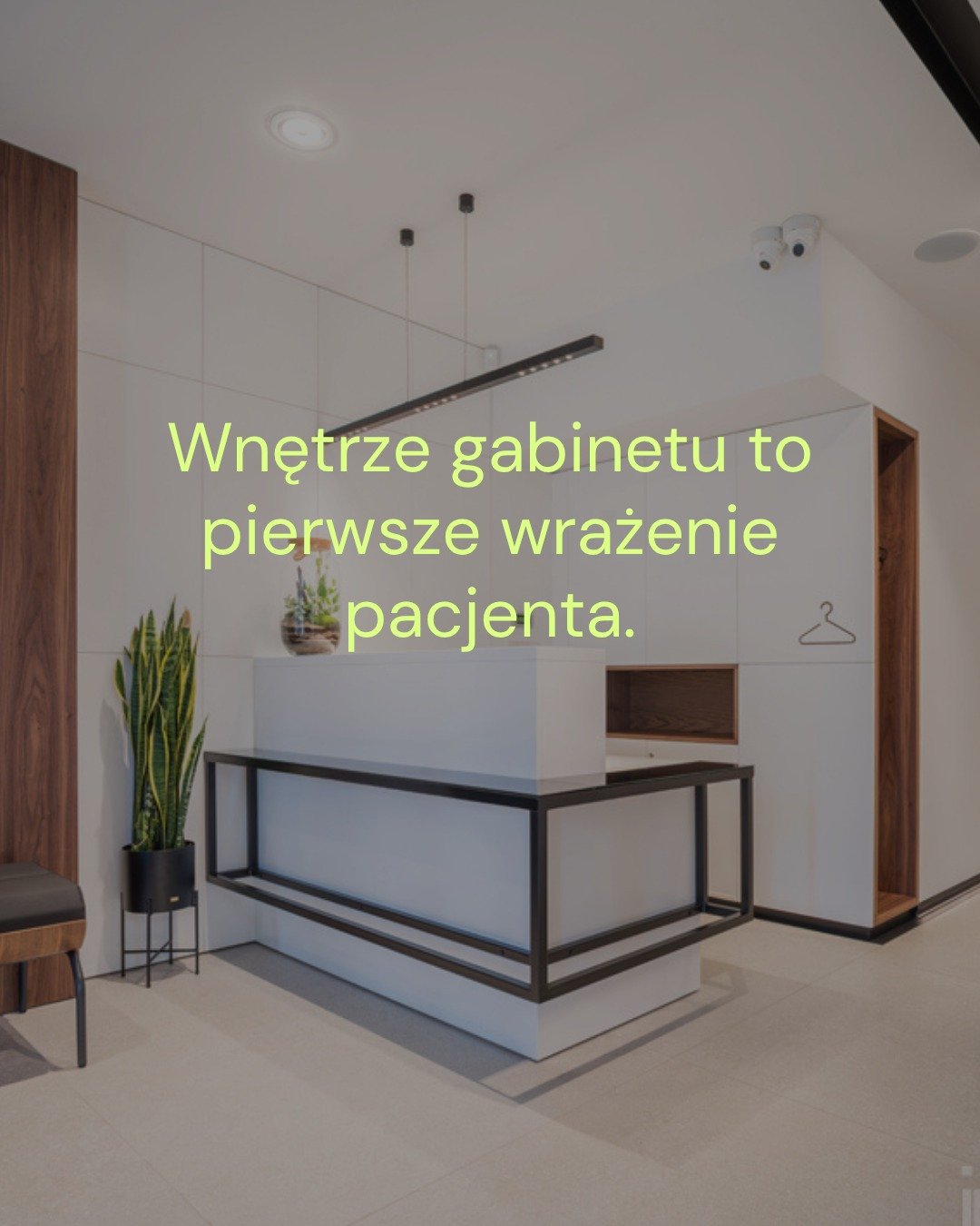 Wnętrze gabinetu to pierwsze wrażenie pacjenta, jeszcze przed rozmową. Pokazujemy, dlaczego dobry projekt biznesowy to inwestycja, nie koszt.