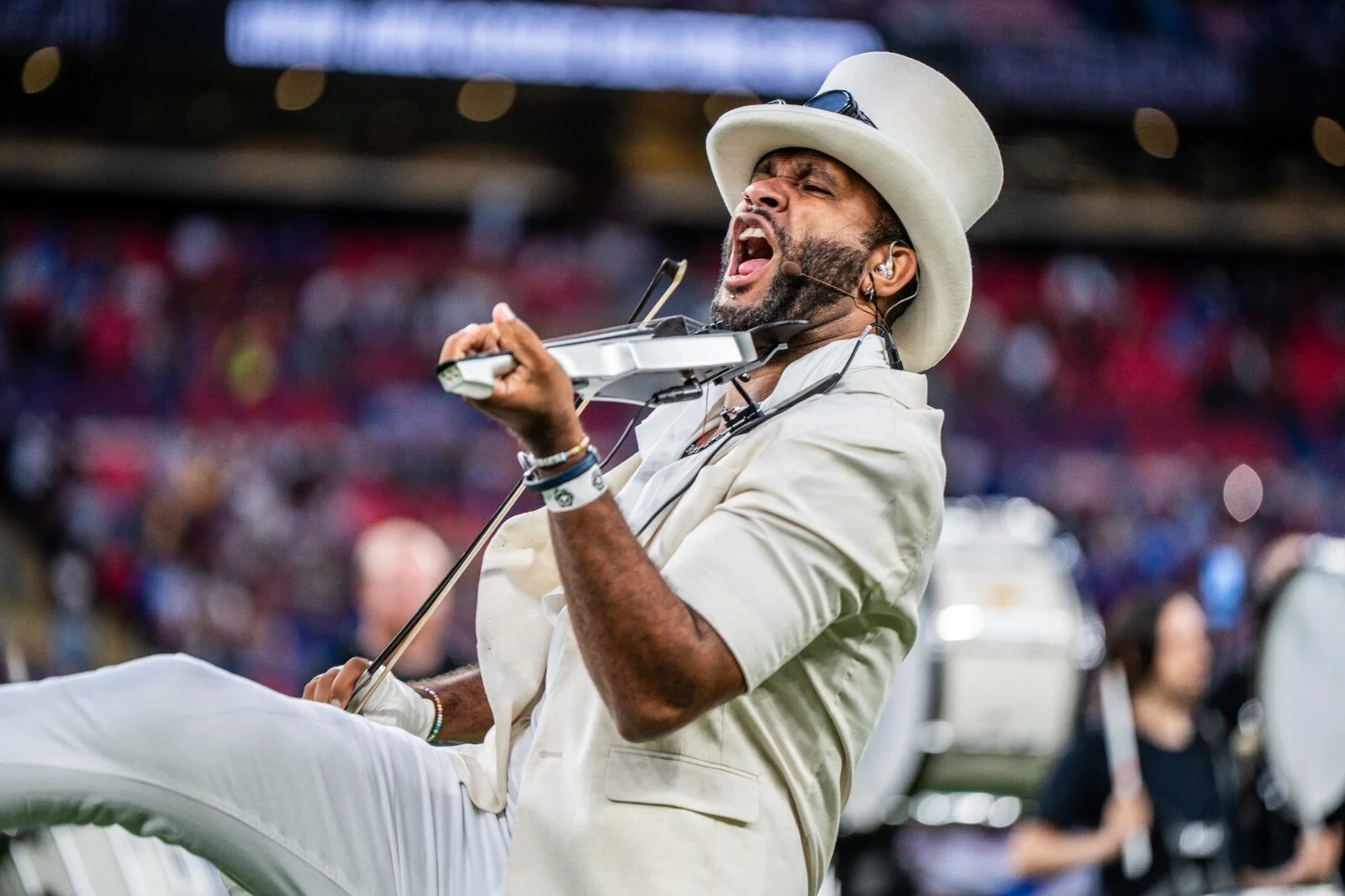 b2wins-live-violin-wembley-stadium-london-2026.jpg