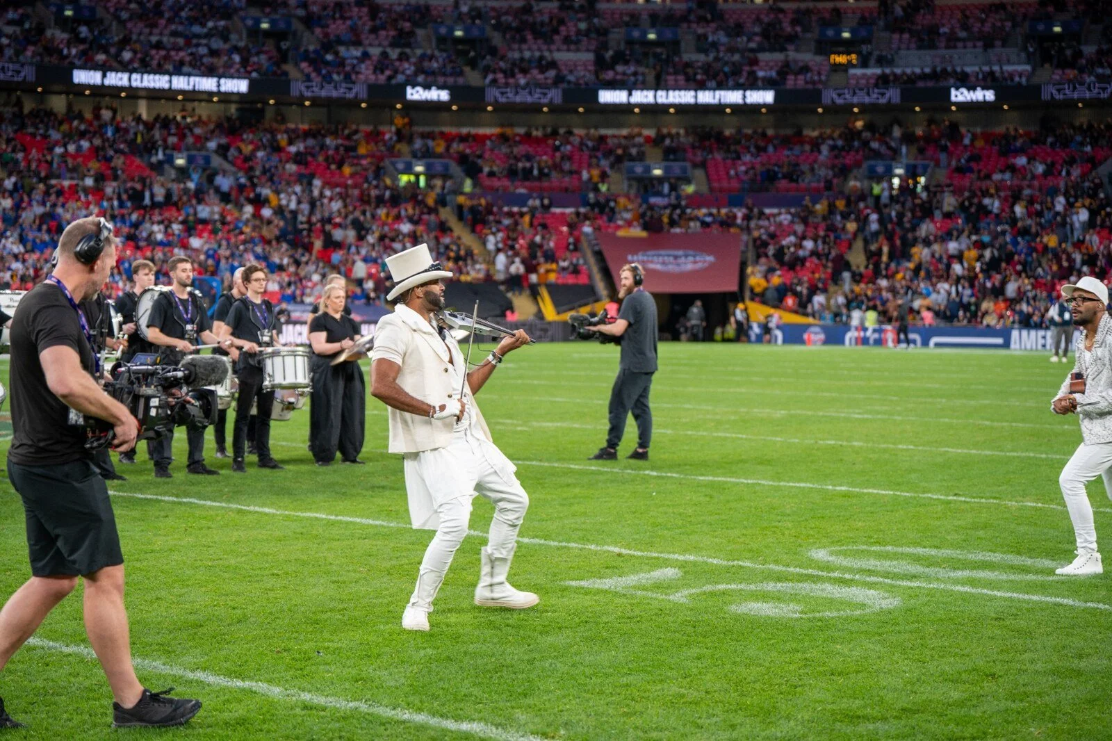b2wins-wembley-stadium-halftime-performance-2026.jpg
