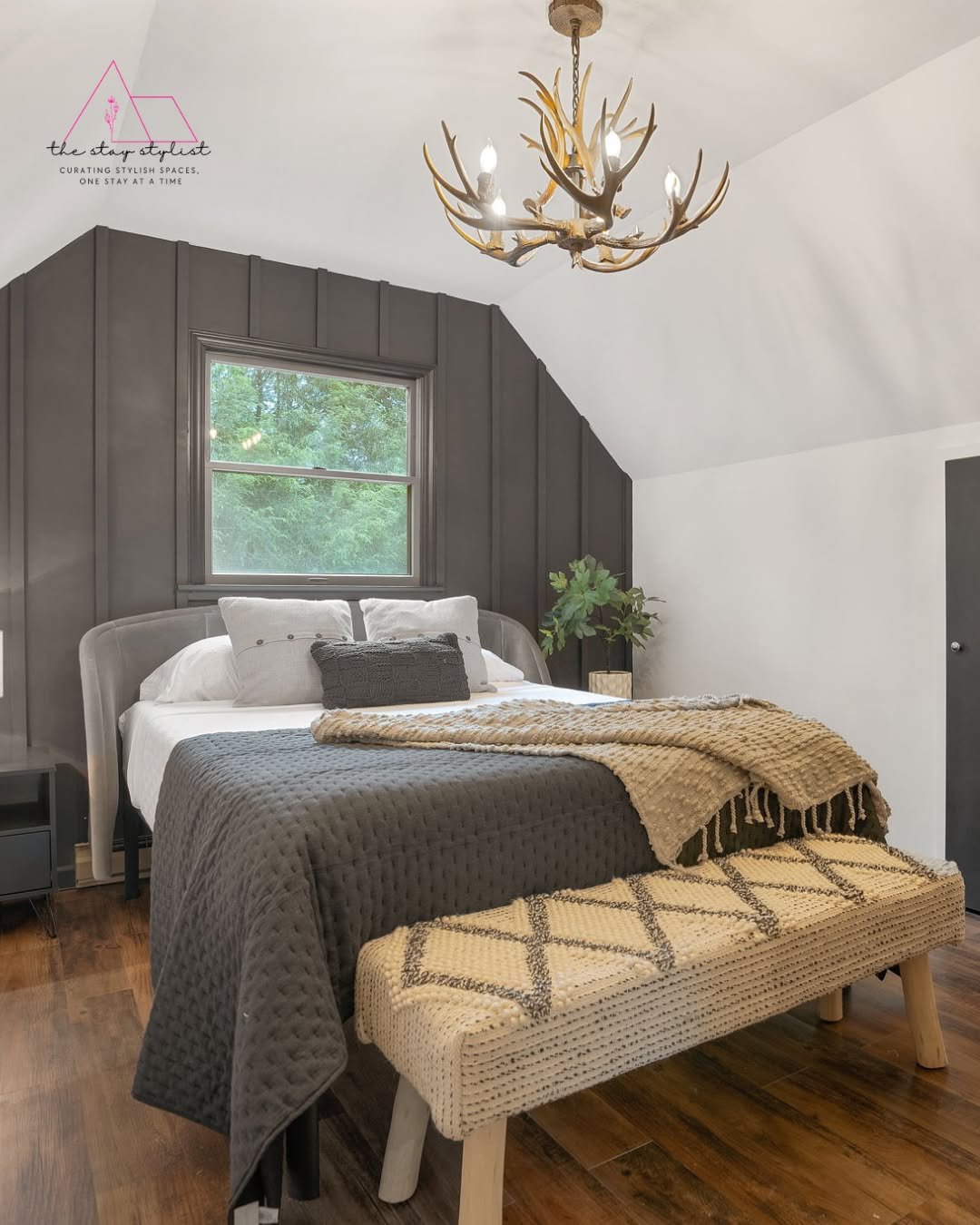 Before & After: Guest Bedroom Makeover 🛋️
Your guest bedroom should feel like a retreat. If it’s lacking that cozy charm, a few key changes can make a huge difference.
From neutral tones and modern furniture to plush bedding and thoughtf