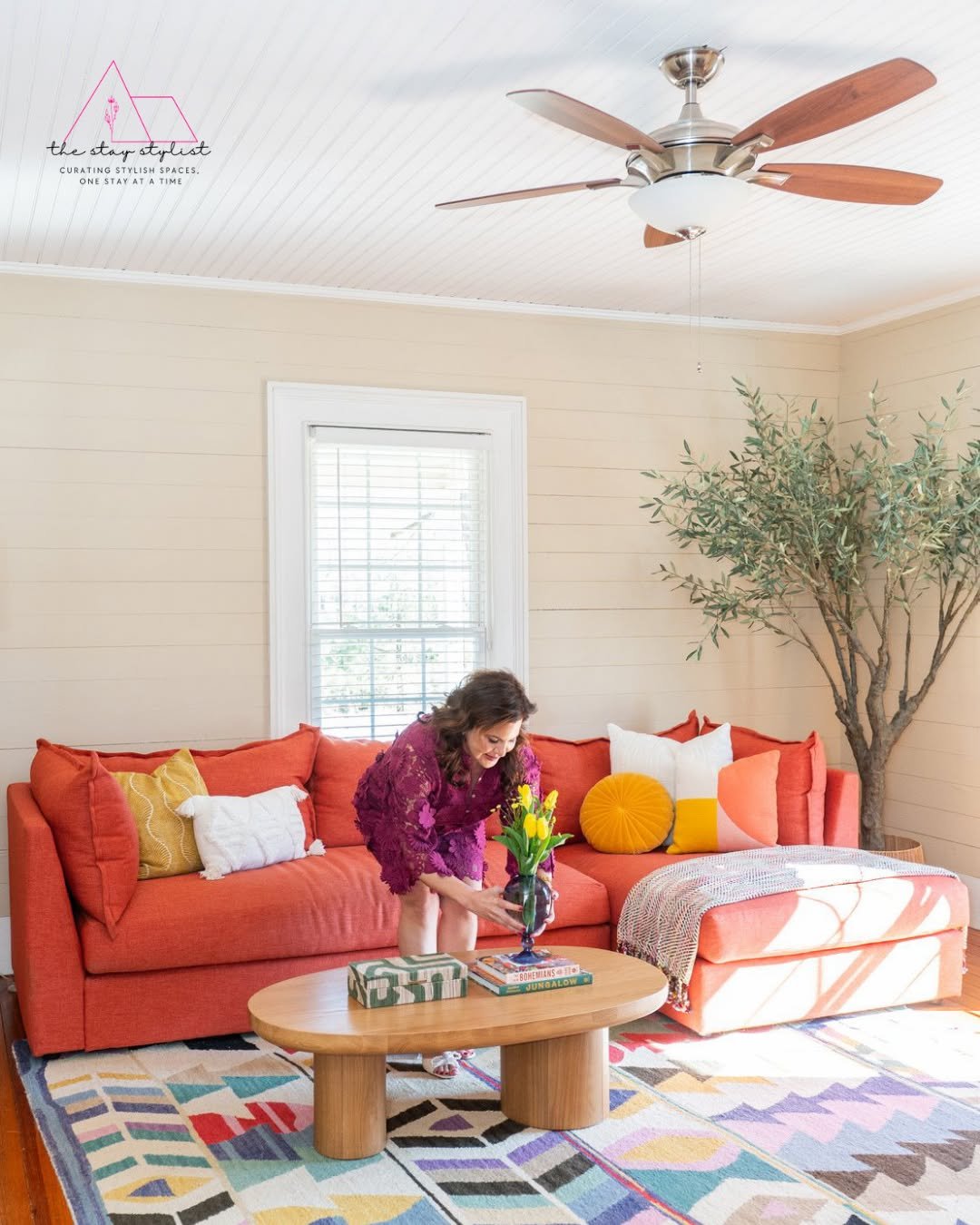 Before & After: Living Room Revamp
A living room should feel like the heart of your home—comfortable, inviting, and stylish.
If your space feels outdated or lacks flow, it’s time for a change.
From outdated furniture and dull dec