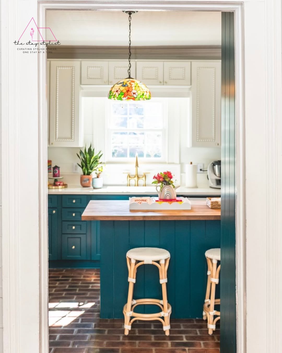 From Outdated to Outstanding! ✨
A kitchen transformation that speaks for itself! From dull and outdated to modern and functional, this makeover is a total game-changer.
The right design doesn't just look good—it enhances the value, functional