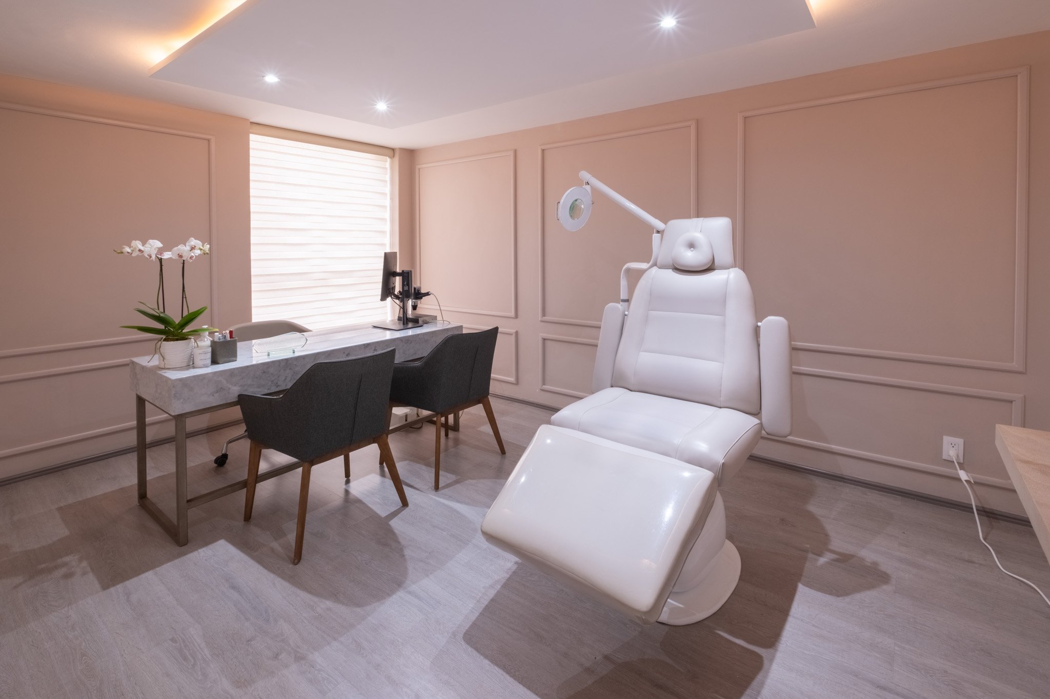 Clínica dermatológica elenederm de la Doctora Lidia Elena Bernal - consulta de dermatología, dermatológica estética y tricología