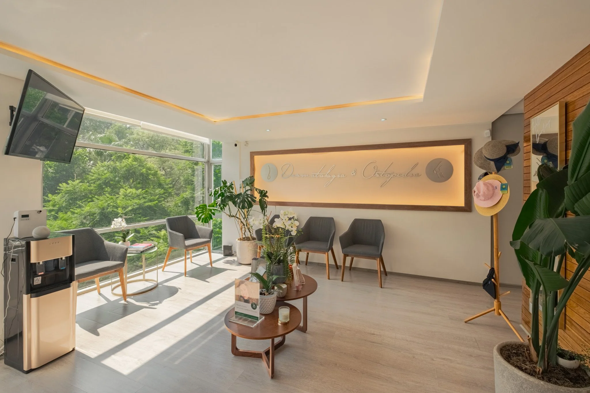 Clínica dermatológica elenederm de la Doctora Lidia Elena Bernal - sala de espera pacientes