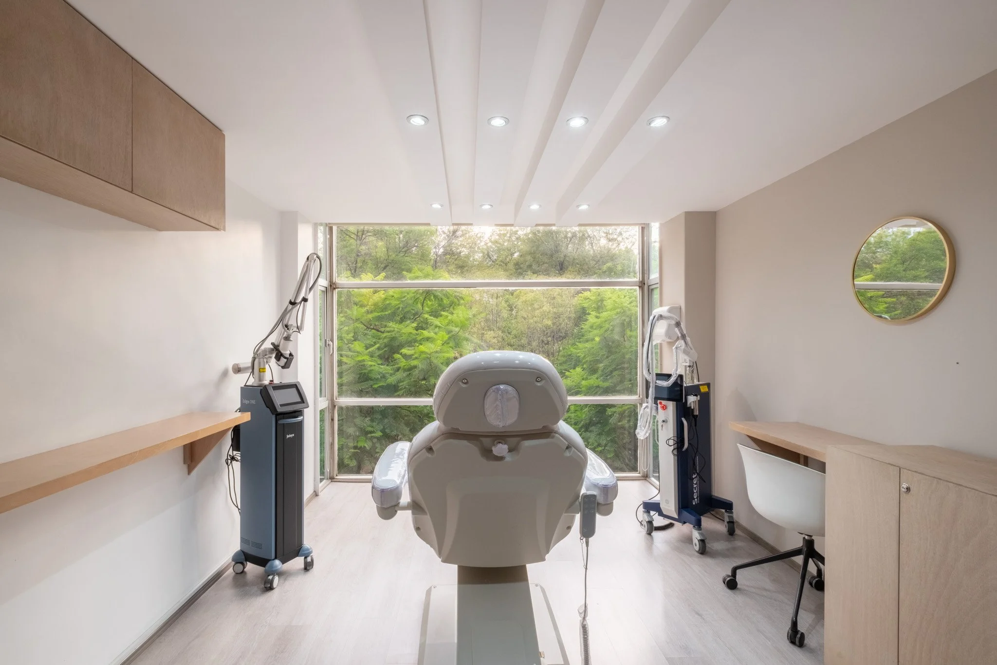 Clínica dermatológica elenederm de la Doctora Lidia Elena Bernal - tratamientos con tecnología láser avanzada. Láser CO2, Secret duo y mas