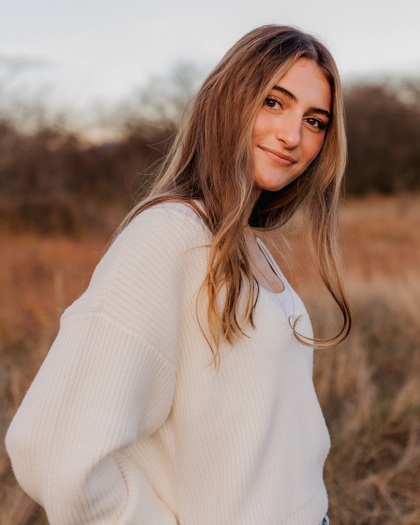 2026 seniors!I&rsquo;ve had a lot of inquiries for senior photos. Yes it&rsquo;s a good time to get on my spring/summer/fall calendar to secure your spot.  Let&rsquo;s chat! I&rsquo;m excited to meet you! 
&bull;
&bull;
&bull;
#mollyvadenphotography
