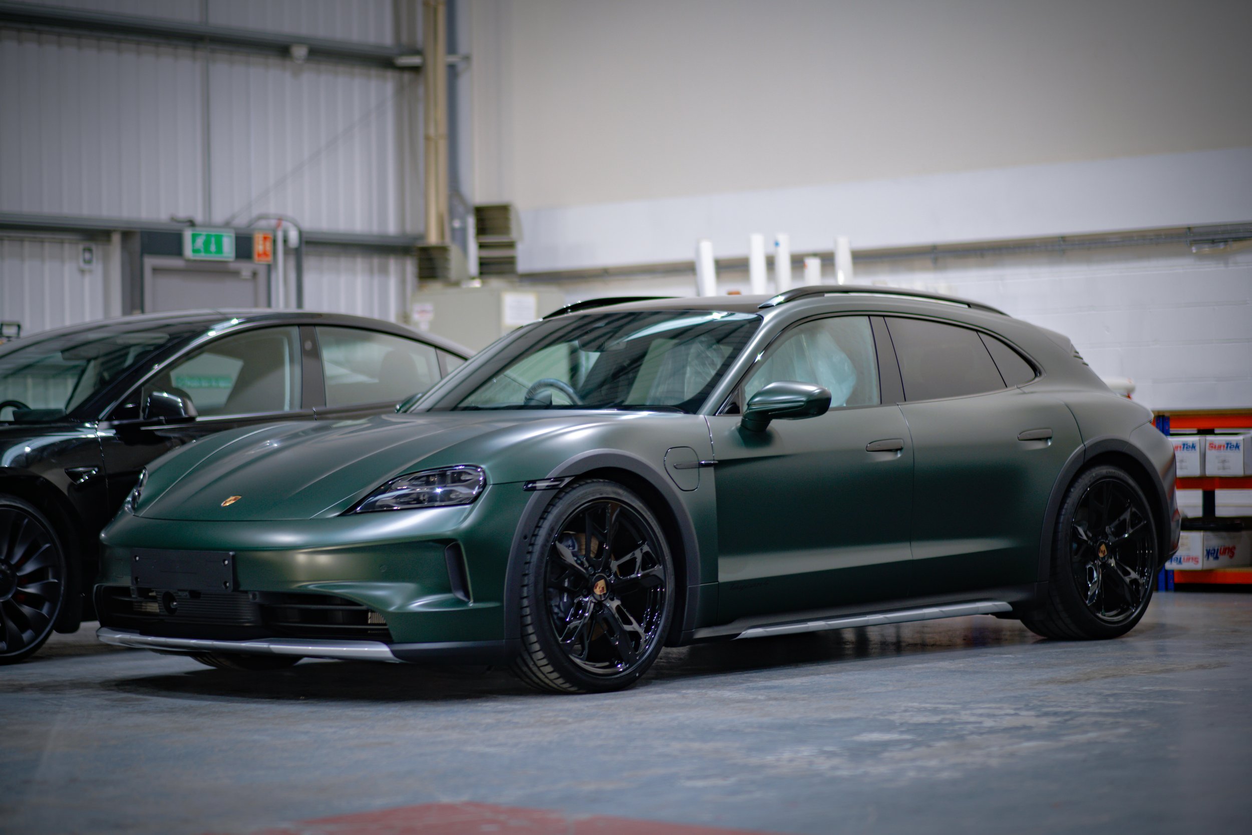 Green Taycan 05.jpg