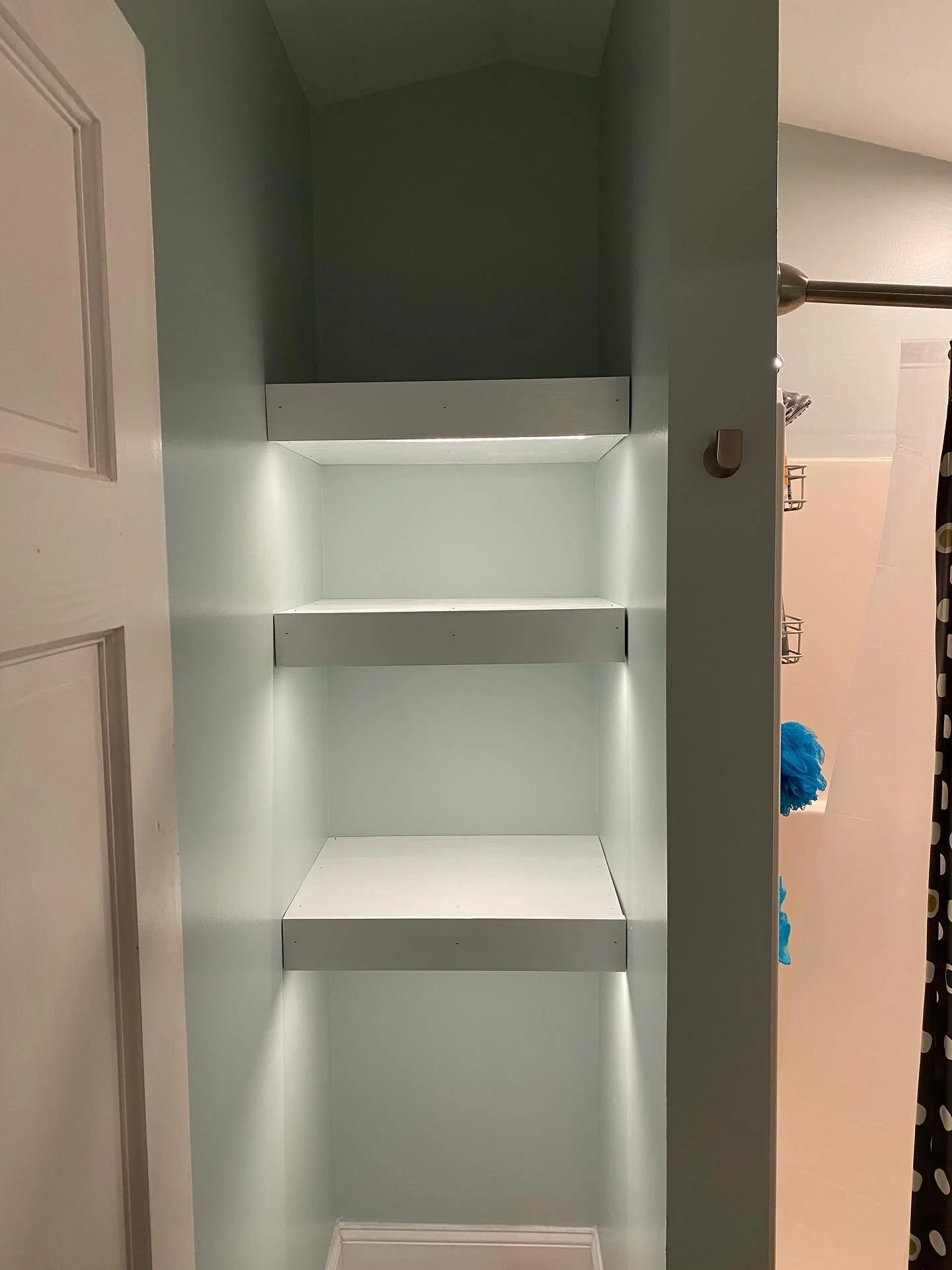 Upgraded these bathroom shelves with custom LED underlighting 💡 A small change that makes a big difference!