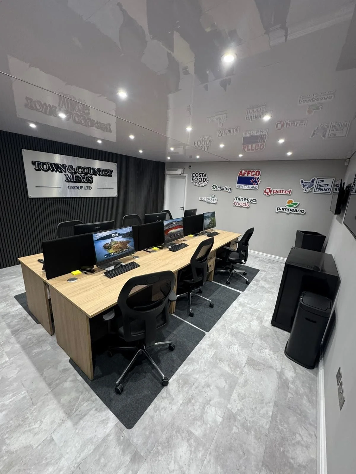 Now it&rsquo;s officially complete ✔️
We previously shared this office flooring just before final touches - here&rsquo;s the finished result in all its glory. Clean, sharp, and ready for business.