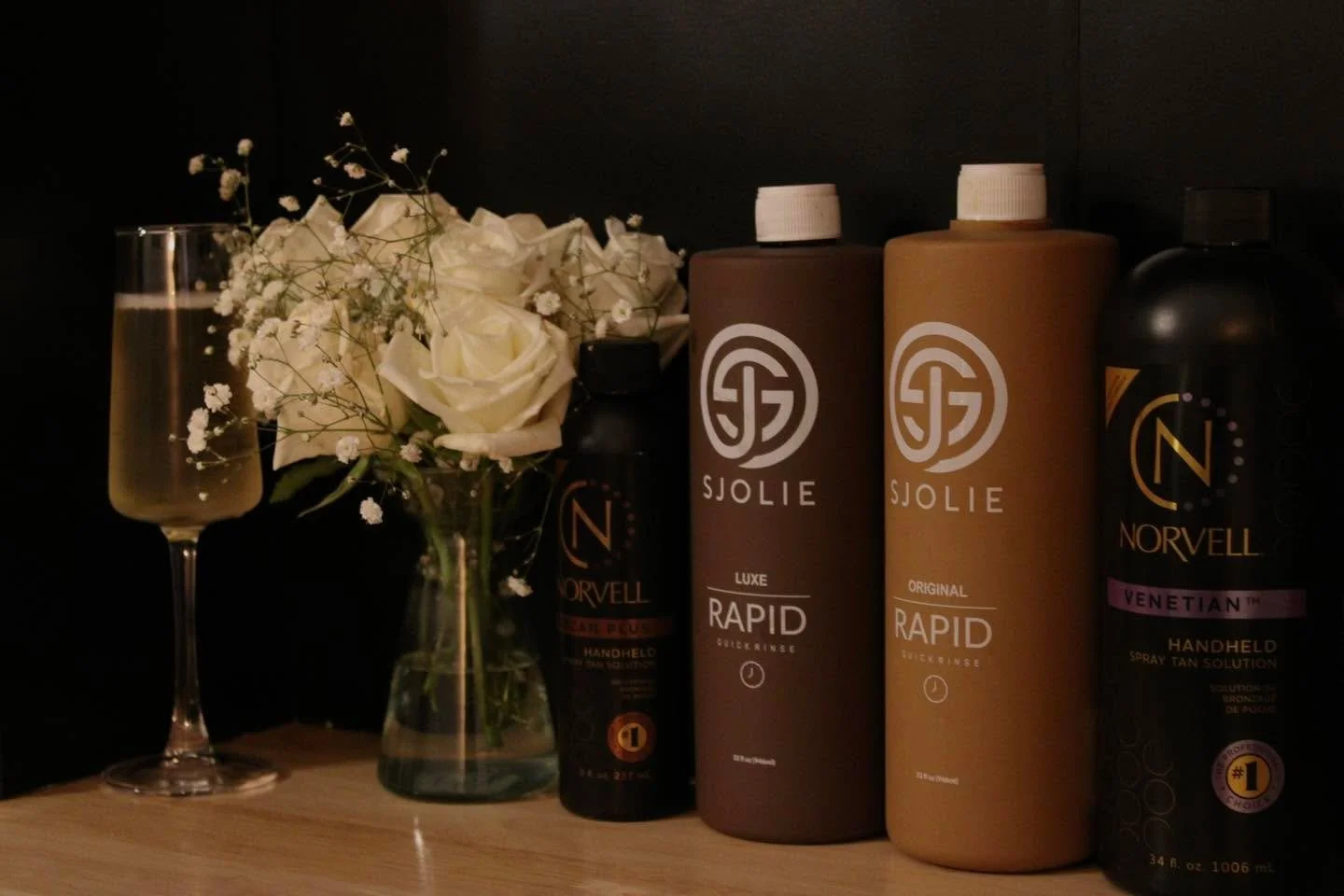 Indulge in a flawless, natural glow with our premium spray tan services. Custom spray tans at Blue Rose Salon &amp; Spa deliver natural, even color; UV free. 

Choose between the Norvell 24-hour developing tan for a rich, lasting bronze or the Sjolie