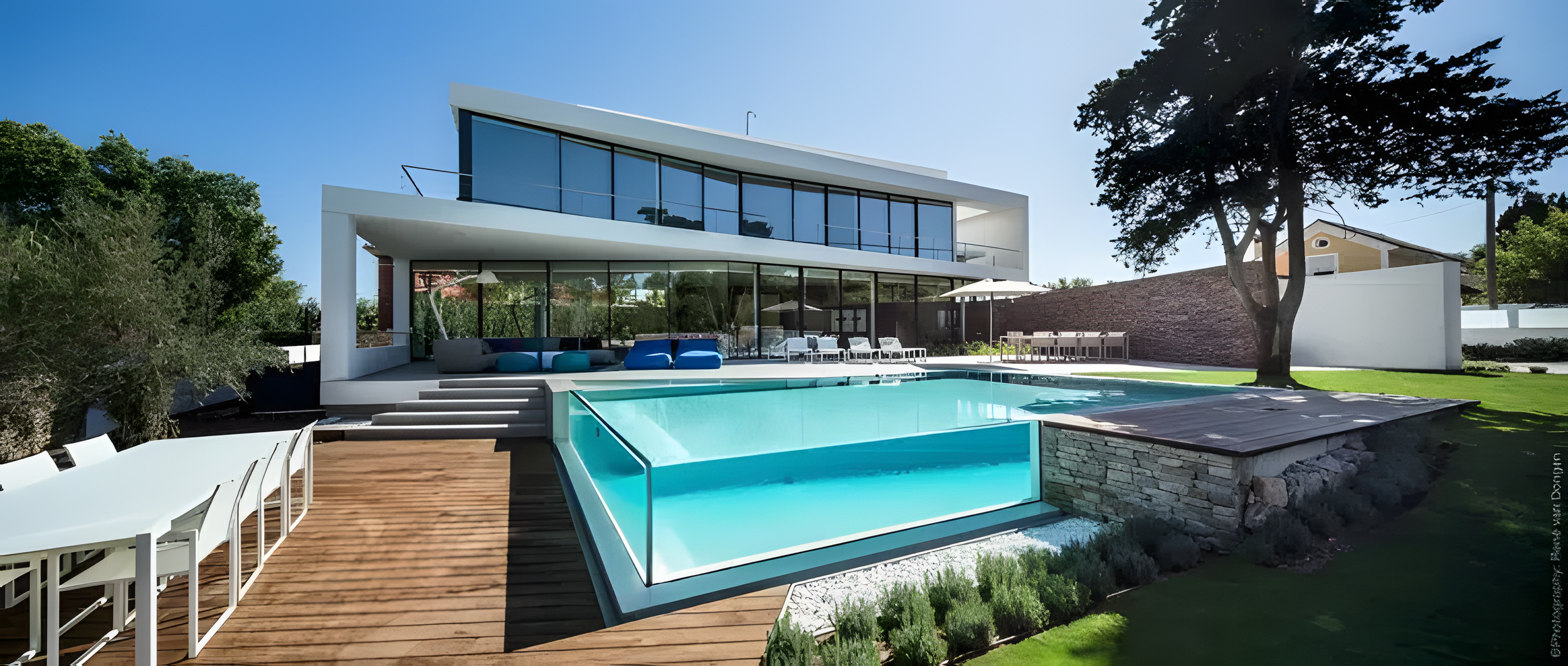 🪟 Acrílico: el nuevo protagonista en el diseño de albercas de lujo