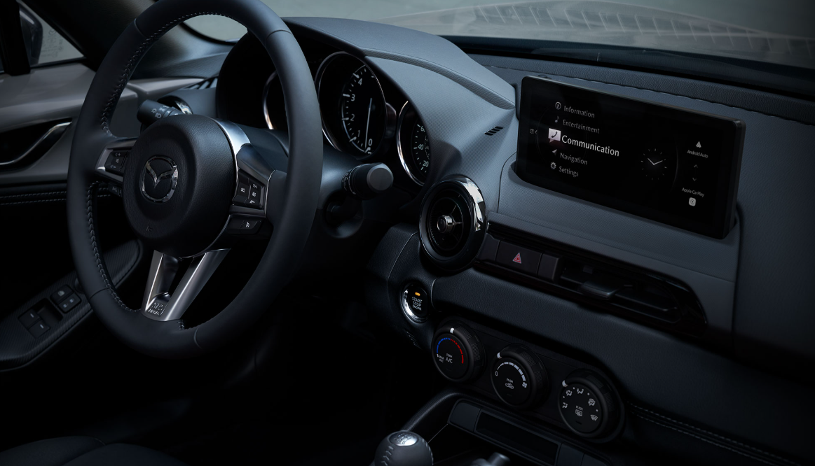 Más allá de la pantalla: ¿por qué los autos están recuperando botones y controles físicos?