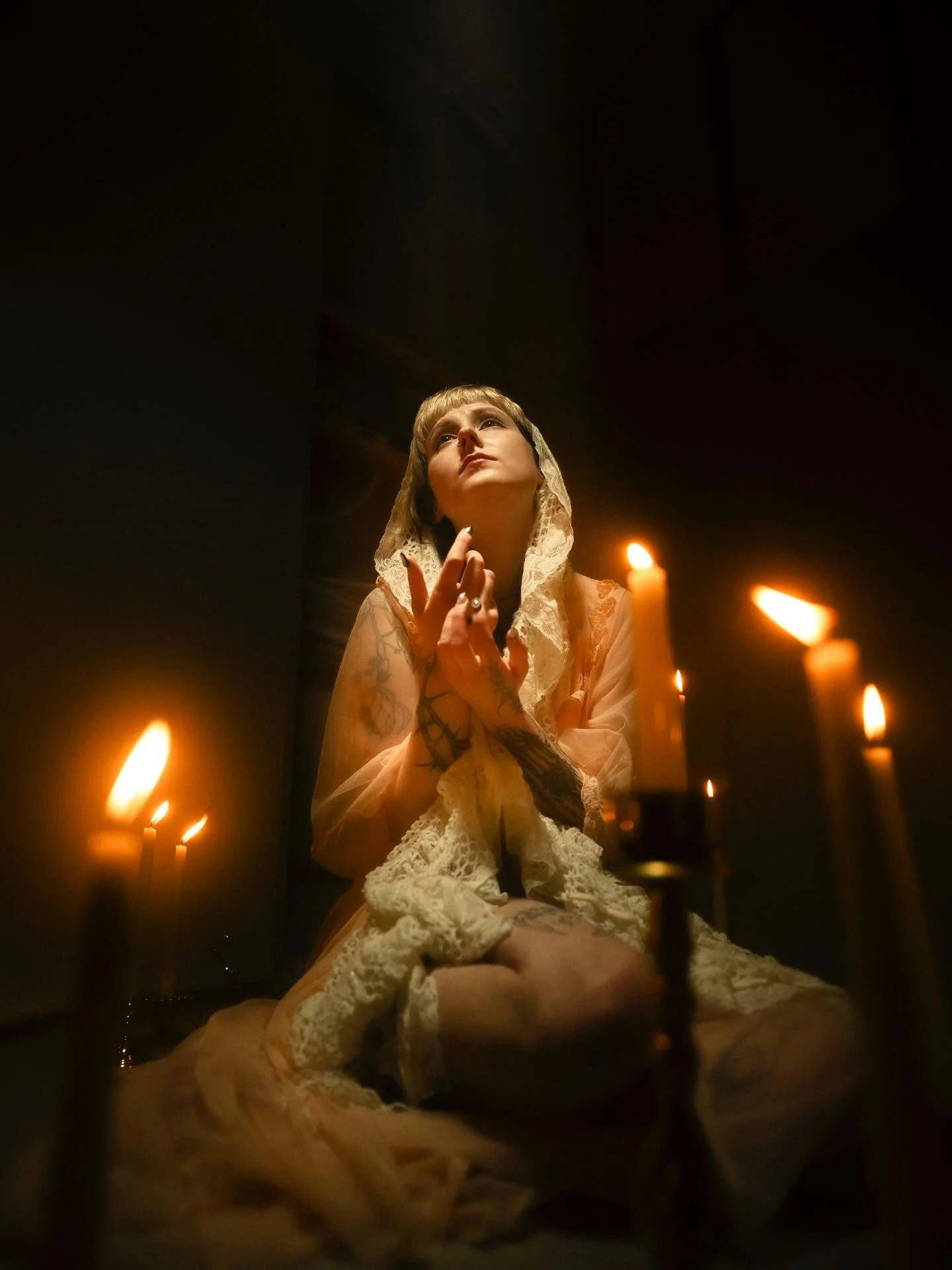 Chosen to bear the burden of forgiveness: our Mother Earth 
Thorn 6:8

Model - @rachraspberry 
Nails - @eriknotforman 
Hair - @blackno1designs 
Caption - @brennan_white45