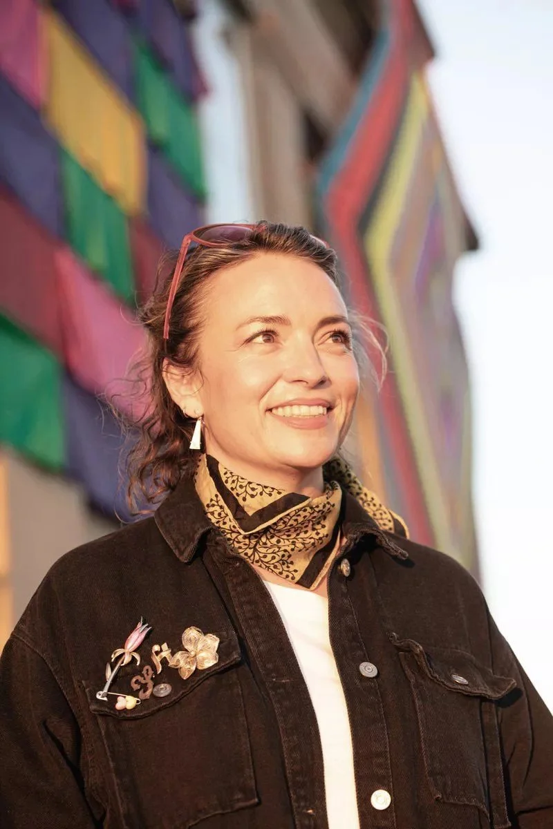 tightly cropped headshot of Rachel Hayes