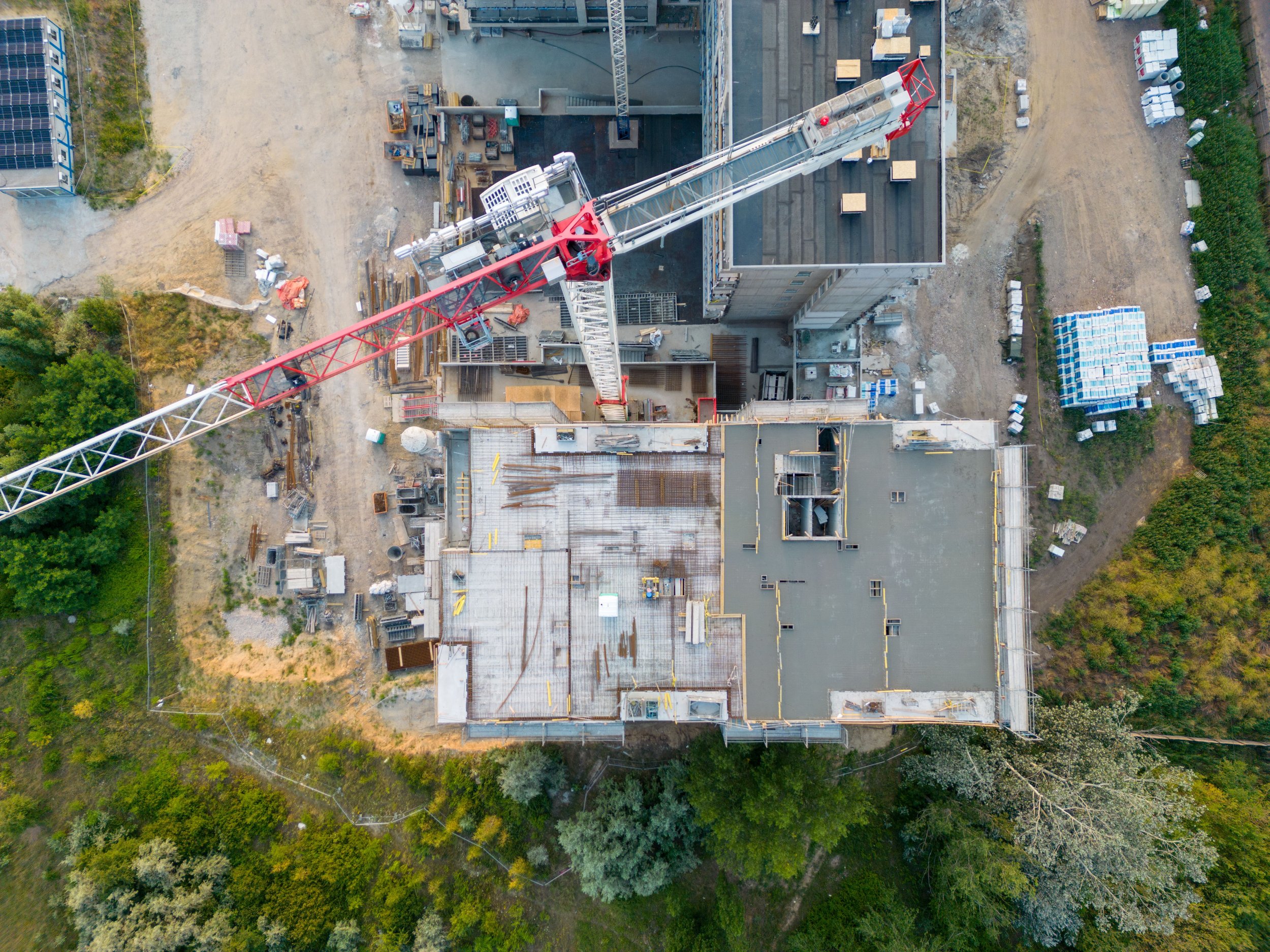 aerial-shot-of-a-bustling-construction-site-featu-2026-01-08-00-27-07-utc.jpg