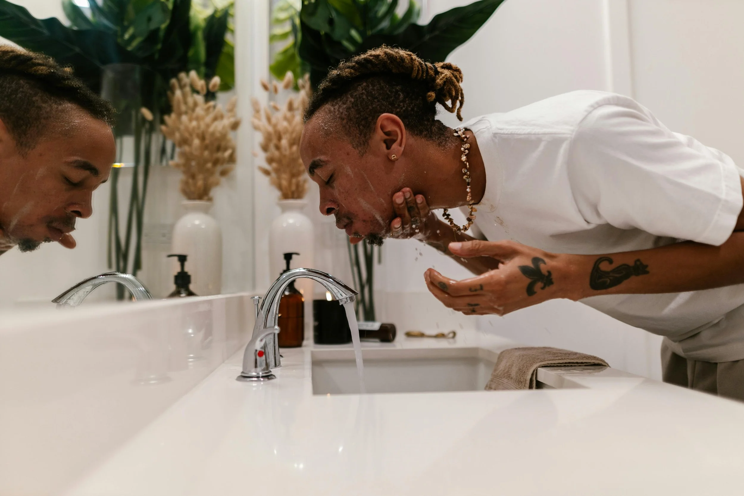 Hot, Lukewarm, or Cold Water: What’s Best for Washing Your Face