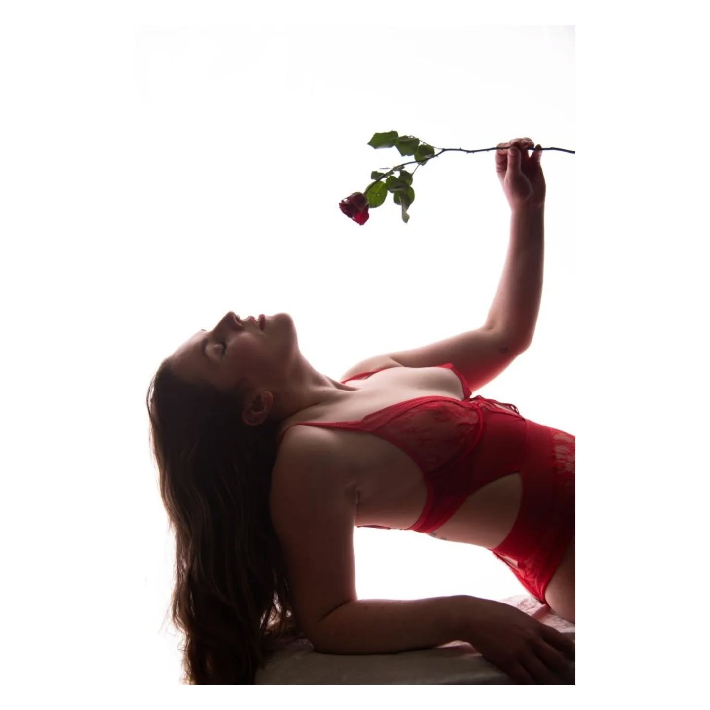 Sneak peak of the valentines shoot with amazing and beautiful Meriel ❤️ 

I hope everyone's valentines will be full of love and chocolates 🫶