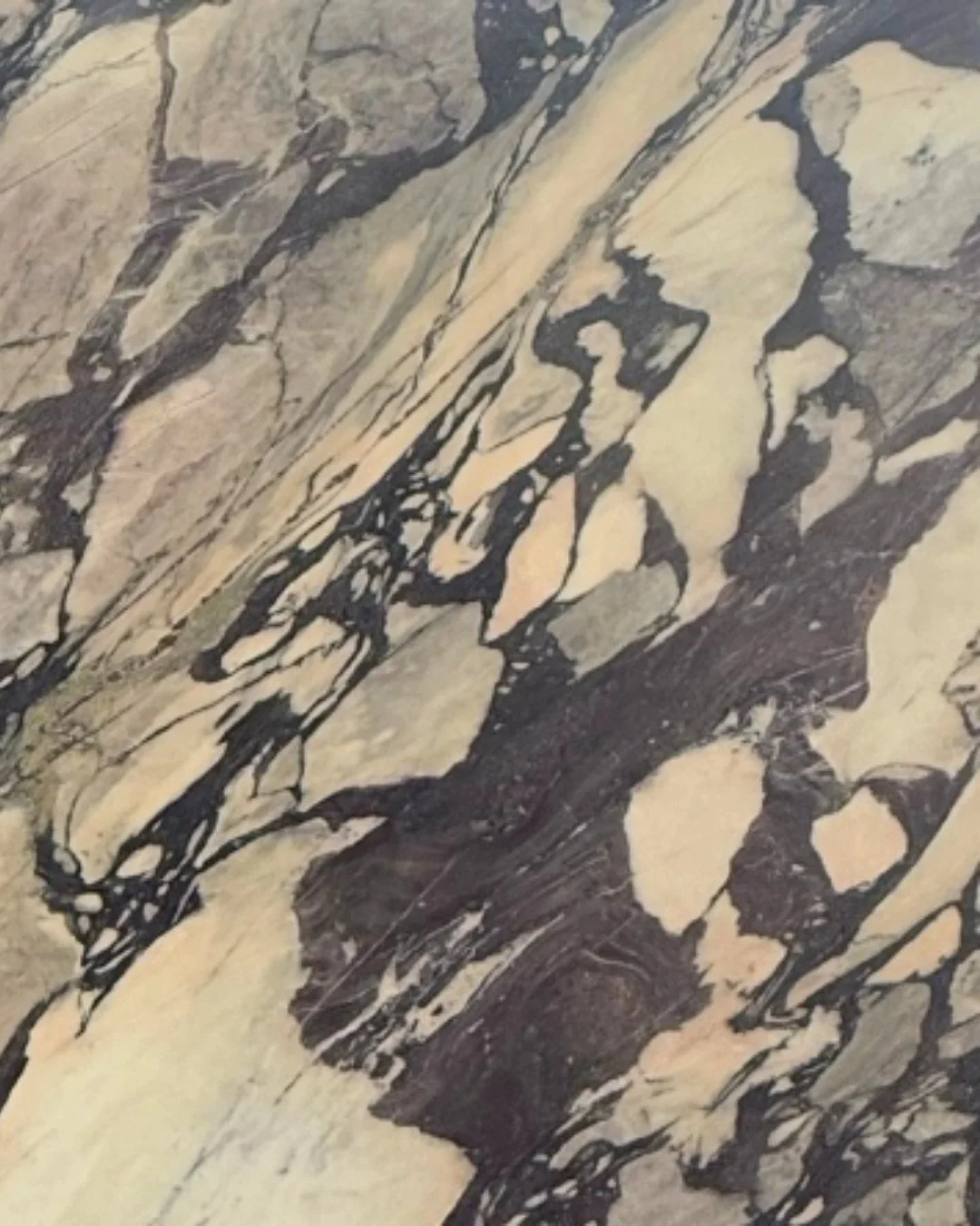 Meet Calacatta Sunset Marble ☀️⁠
⁠
A warm, golden twist on a classic - this stone features a soft white base with flowing veins in amber, honey, and muted greys. Think of it as a sunset&hellip;in stone form.⁠
⁠
Perfect for countertops, feature walls,