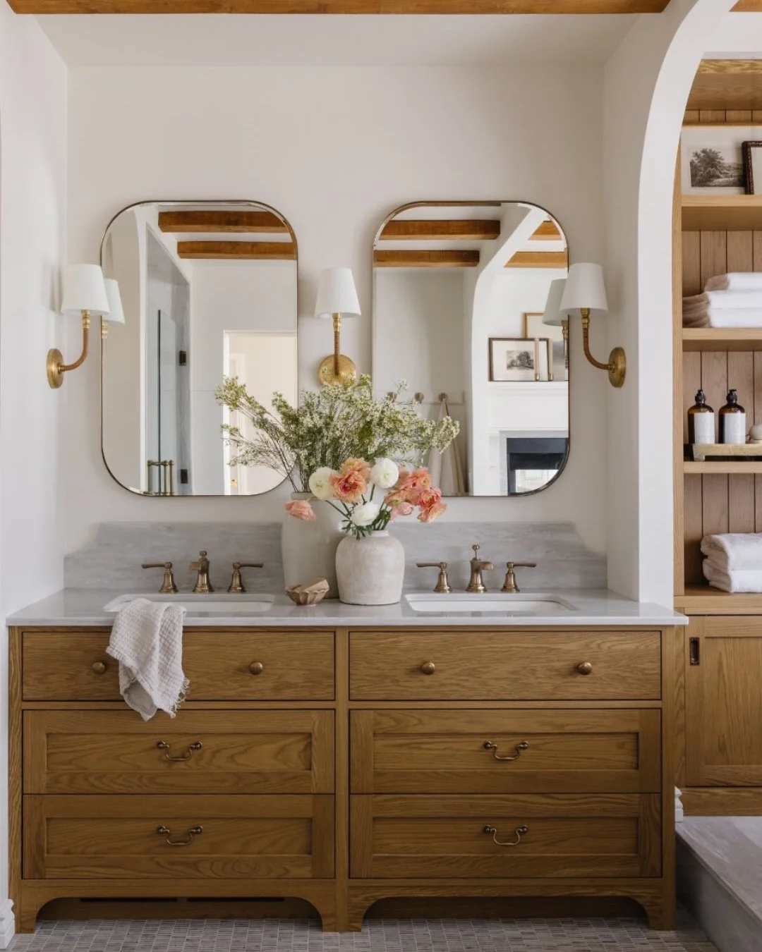 A bathroom that feels like a private retreat. 🤍⁠
⁠
This stunning space features Le Blanc from the HanStone Quartz Collection - one of our favourite whites in the lineup. Soft, serene, and effortlessly elegant, it's the kind of surface that makes eve