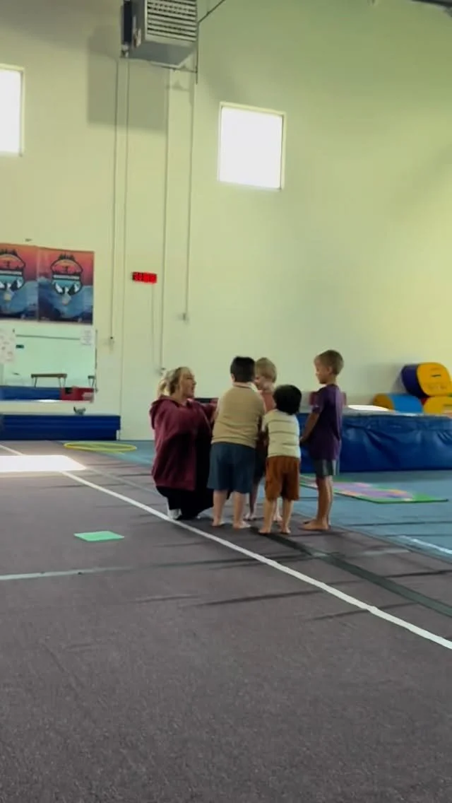 BIG skills in the making with our morning preschool kids! From balance to bravery, our preschoolers are learning it all before lunch 🍎🤸🏻
#pakgymnastics #jointhepak #preschoolgymnastics #gymnastics #preschoolactivities #utah #utahgymnastics #gymn