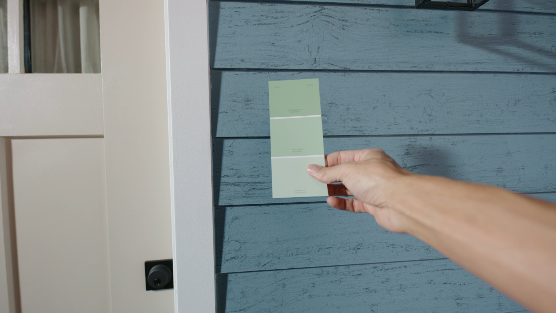 Lowes_DIY_FindYourPerfectPaint_15_q2.01_00_02_04.Still001.png