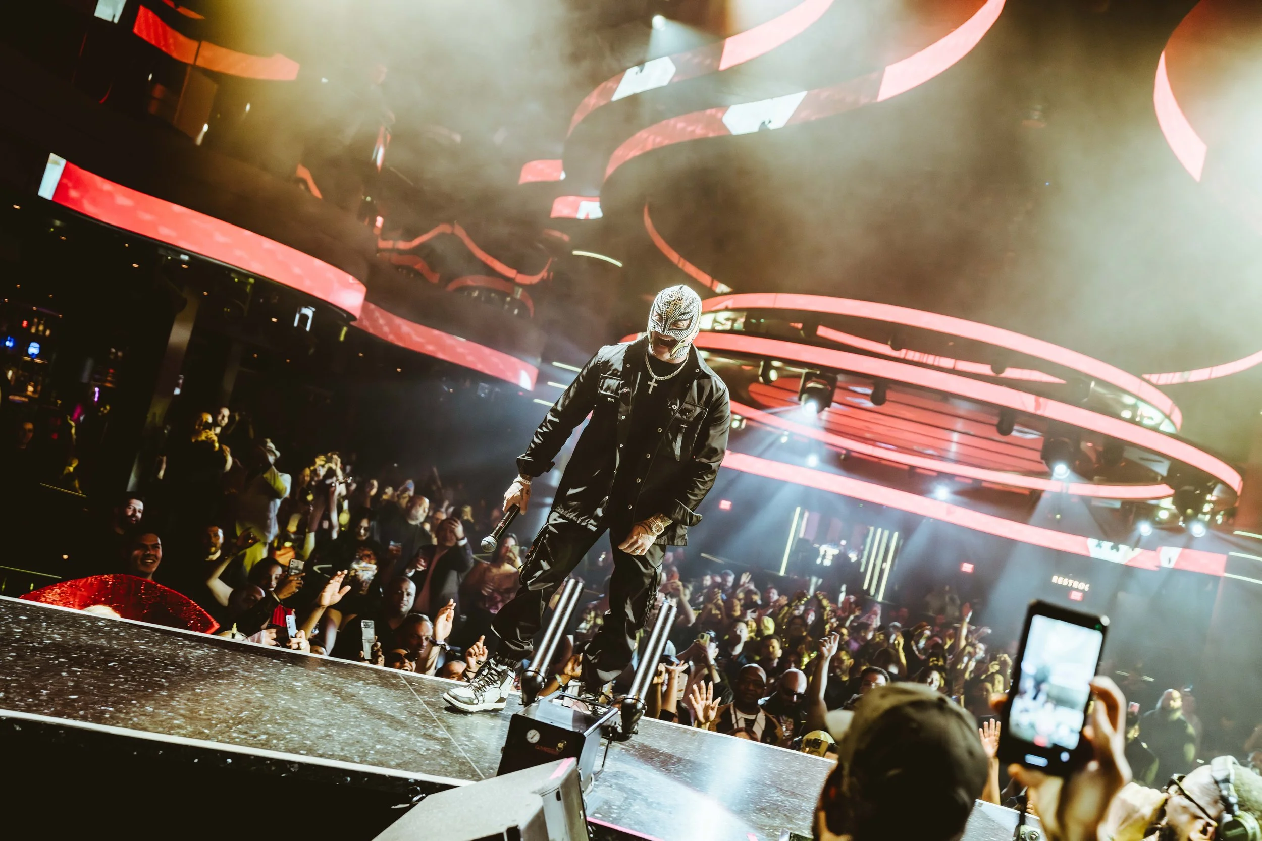 LIVValentino_04172025_ColeCurtis-51 (1).jpg